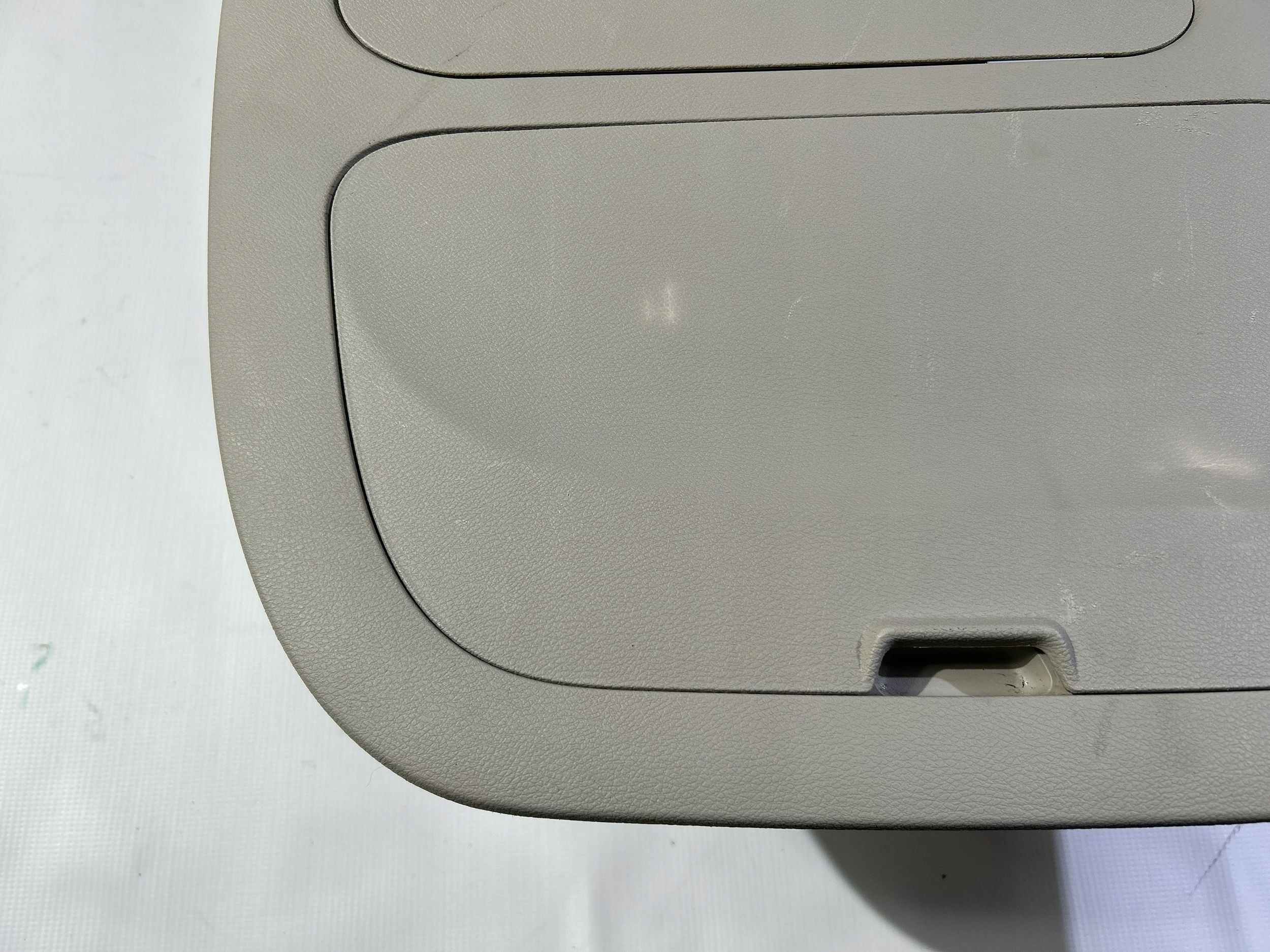 bok panel skříňka spolujezdce kufru Chrysler Pacifica 2021