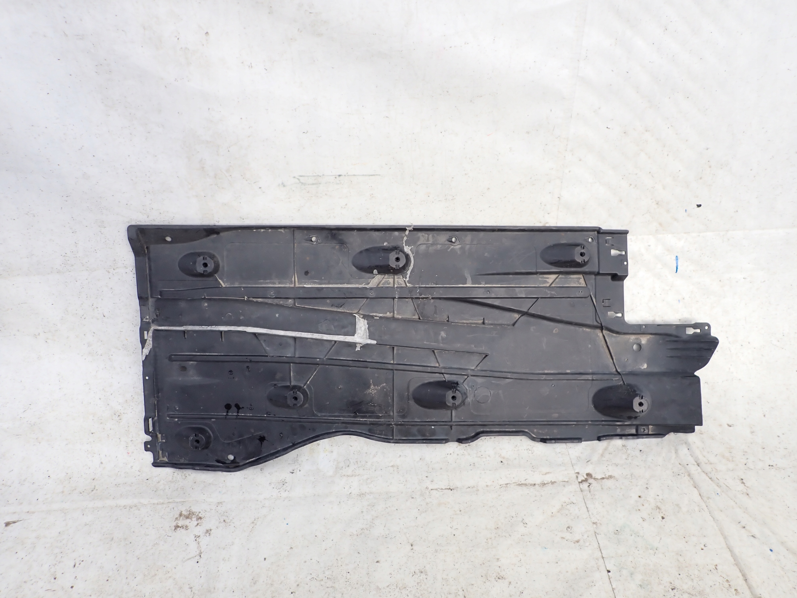 VW SEAT AUDI abdeckung Blende Abdeckung Unterfahrschutz 5Q0825201