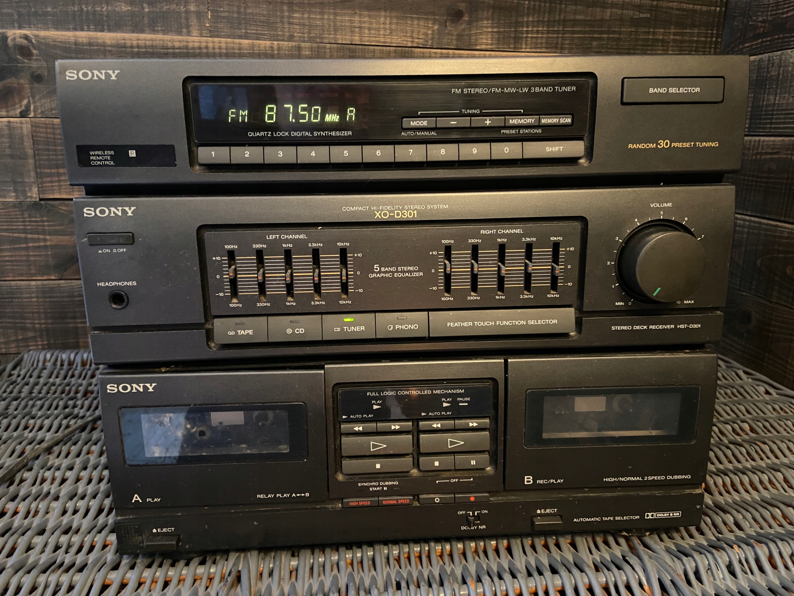 1331. WIEŻA SONY XO-D301