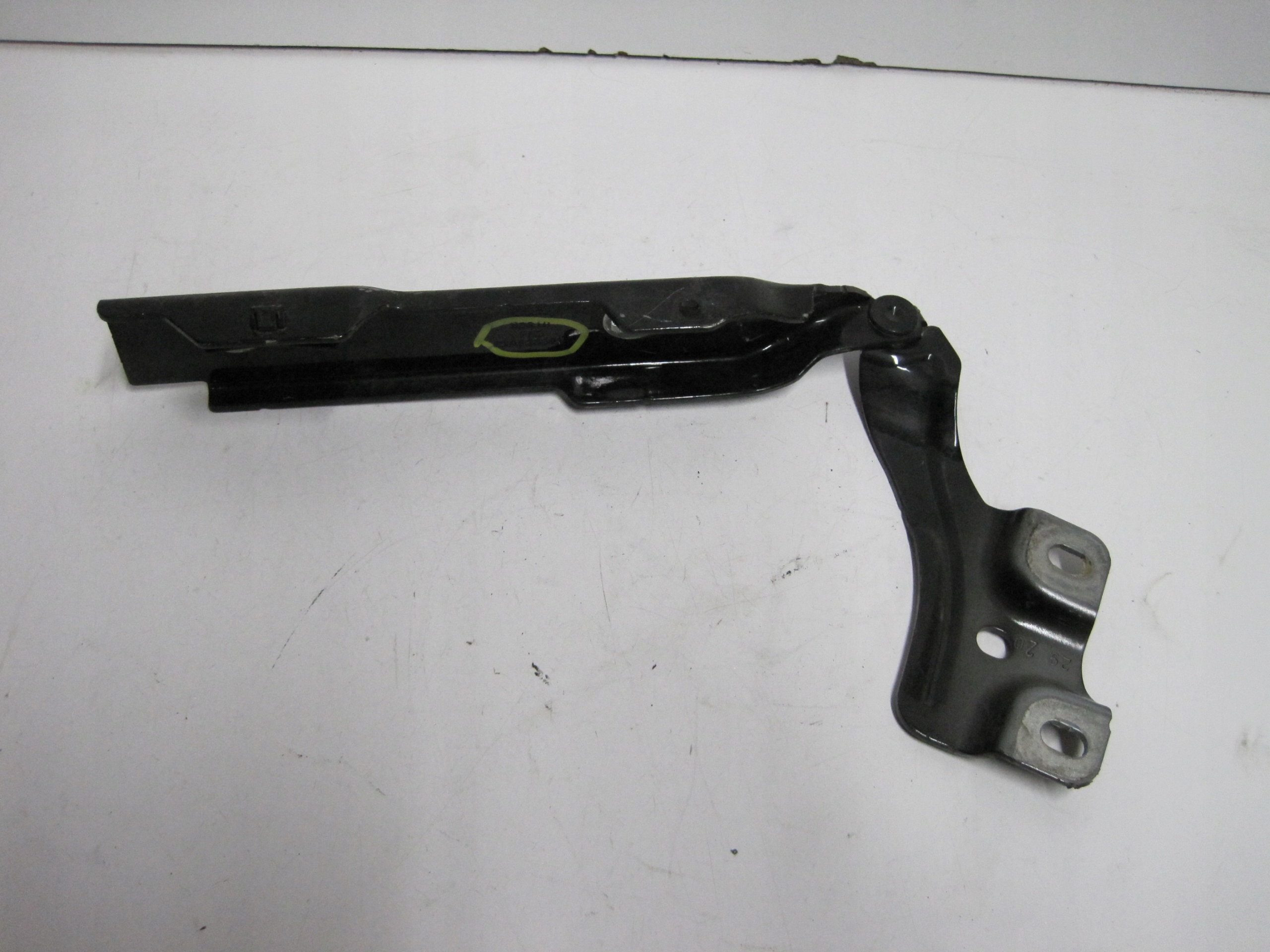 hinge bonnet hinges Audi A1 82A 82A823301 left 82A823302 right