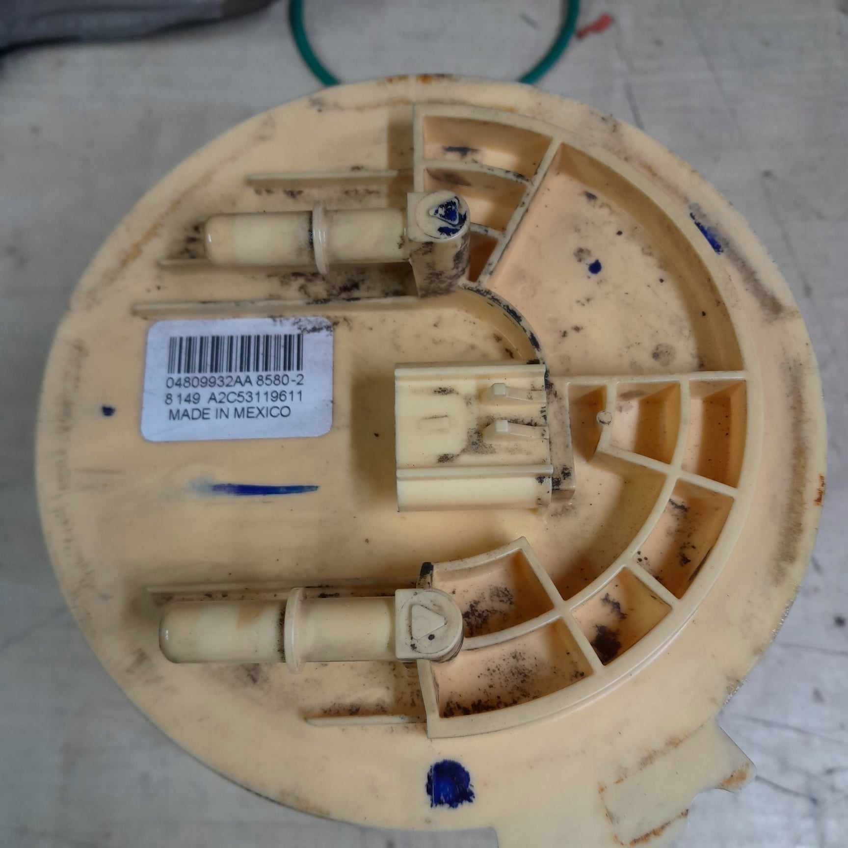 Chrysler OE 04809932AA топливный насос