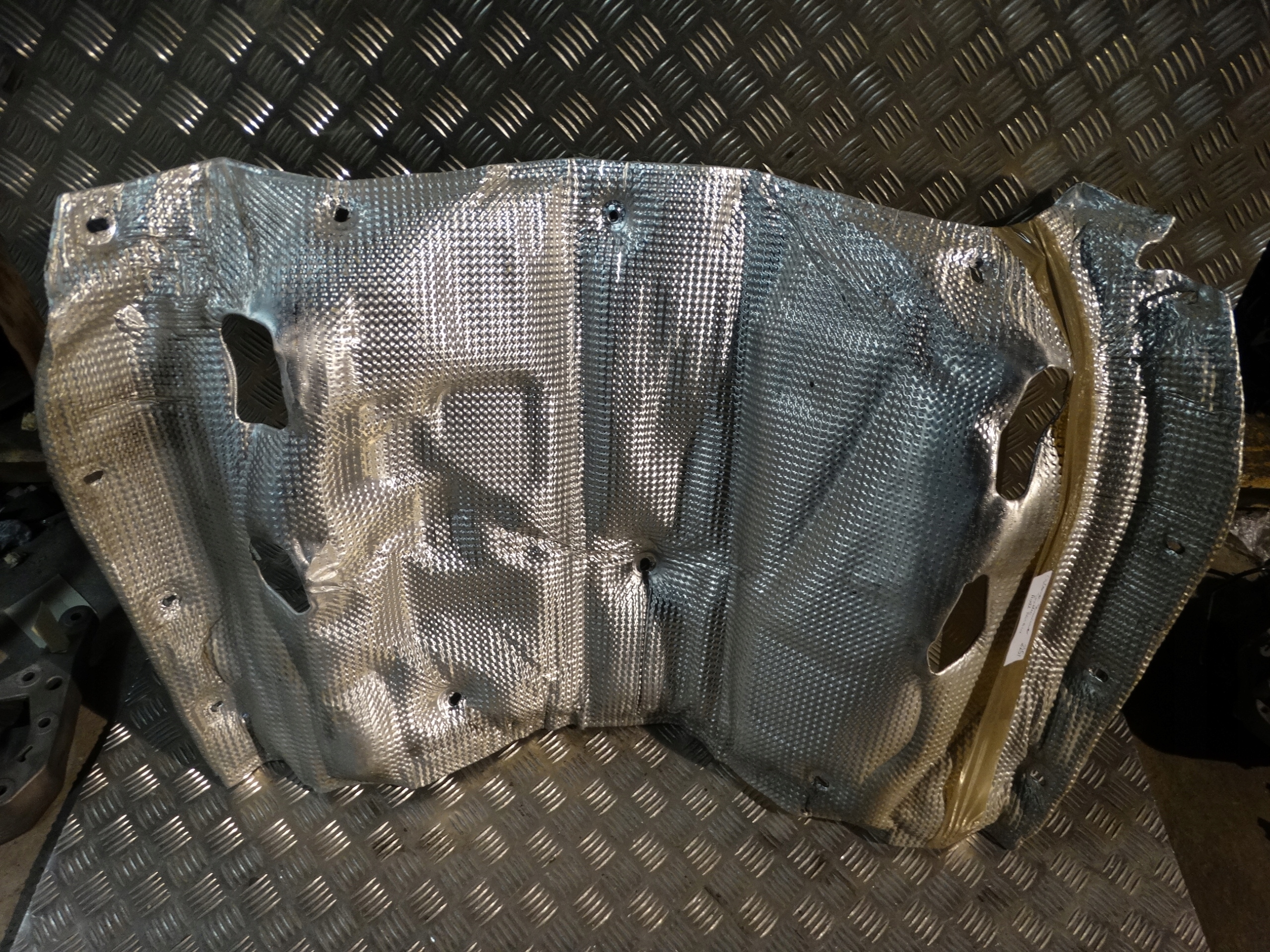 IDEALNA Blende Abdeckung TERMICZNA TUNELU AUDI A6 C8 4K 1 9