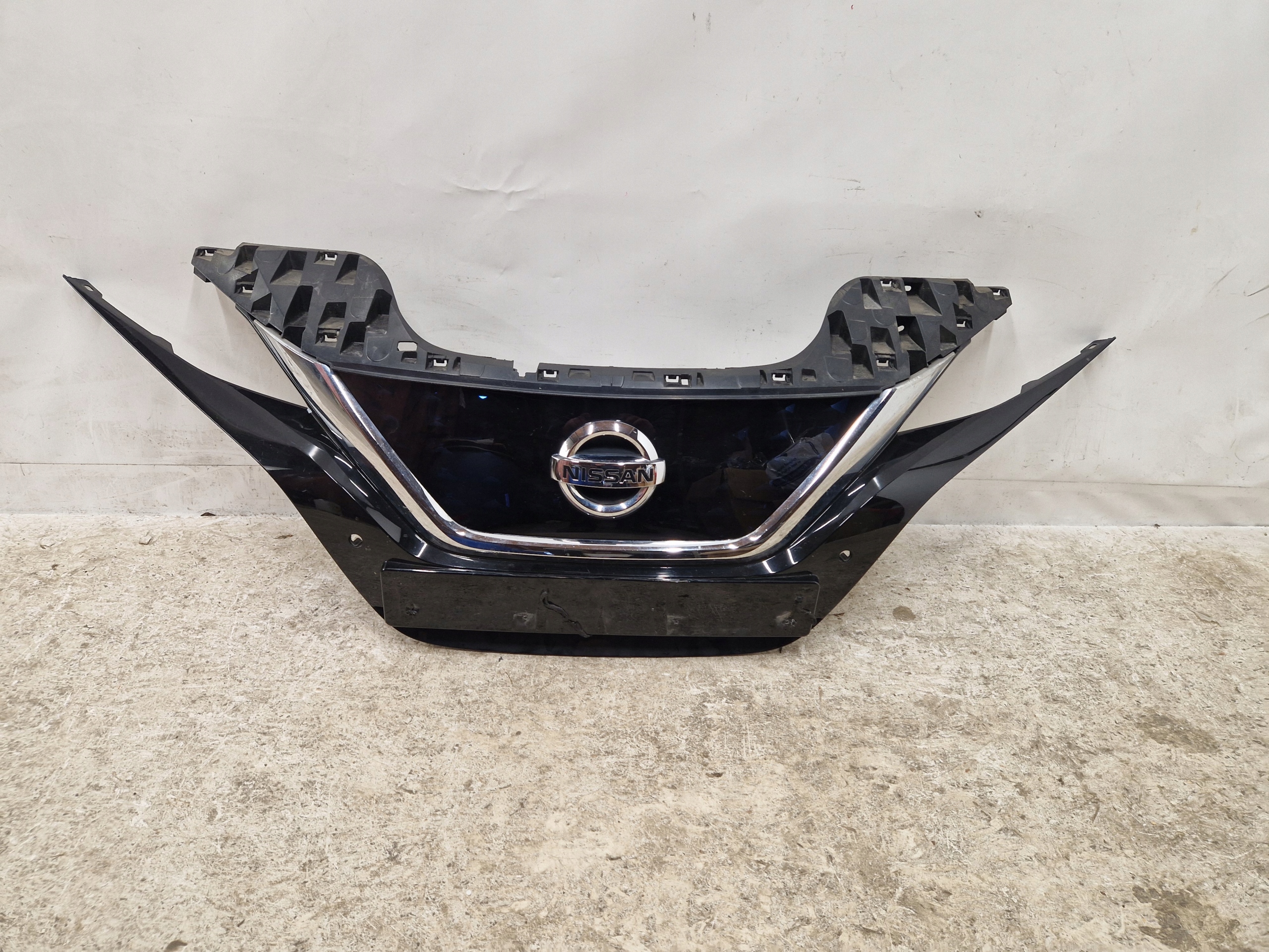 NISSAN LEAF II 2 GRILL ATRAPA CHROM ZDERZAKA PRZÓD 62070 5SH0A