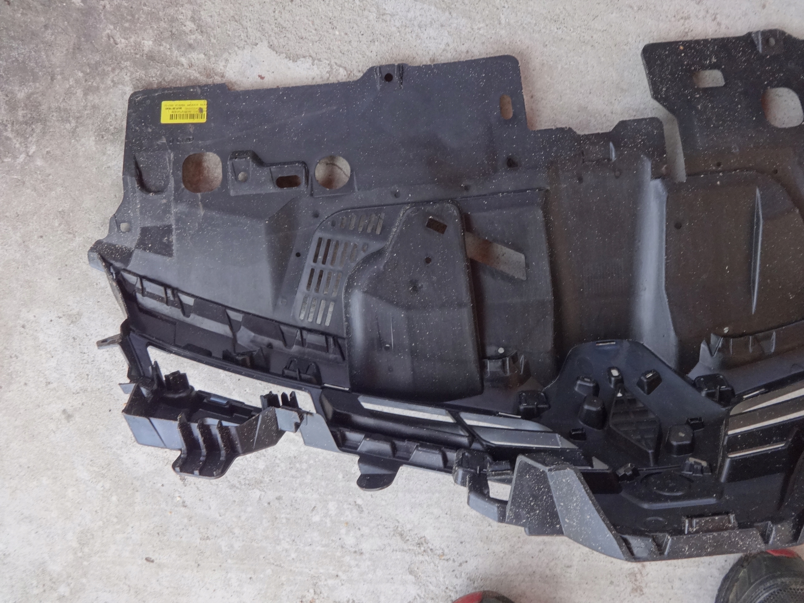 решетка радиатора renault CLIO IV 4 622563184R