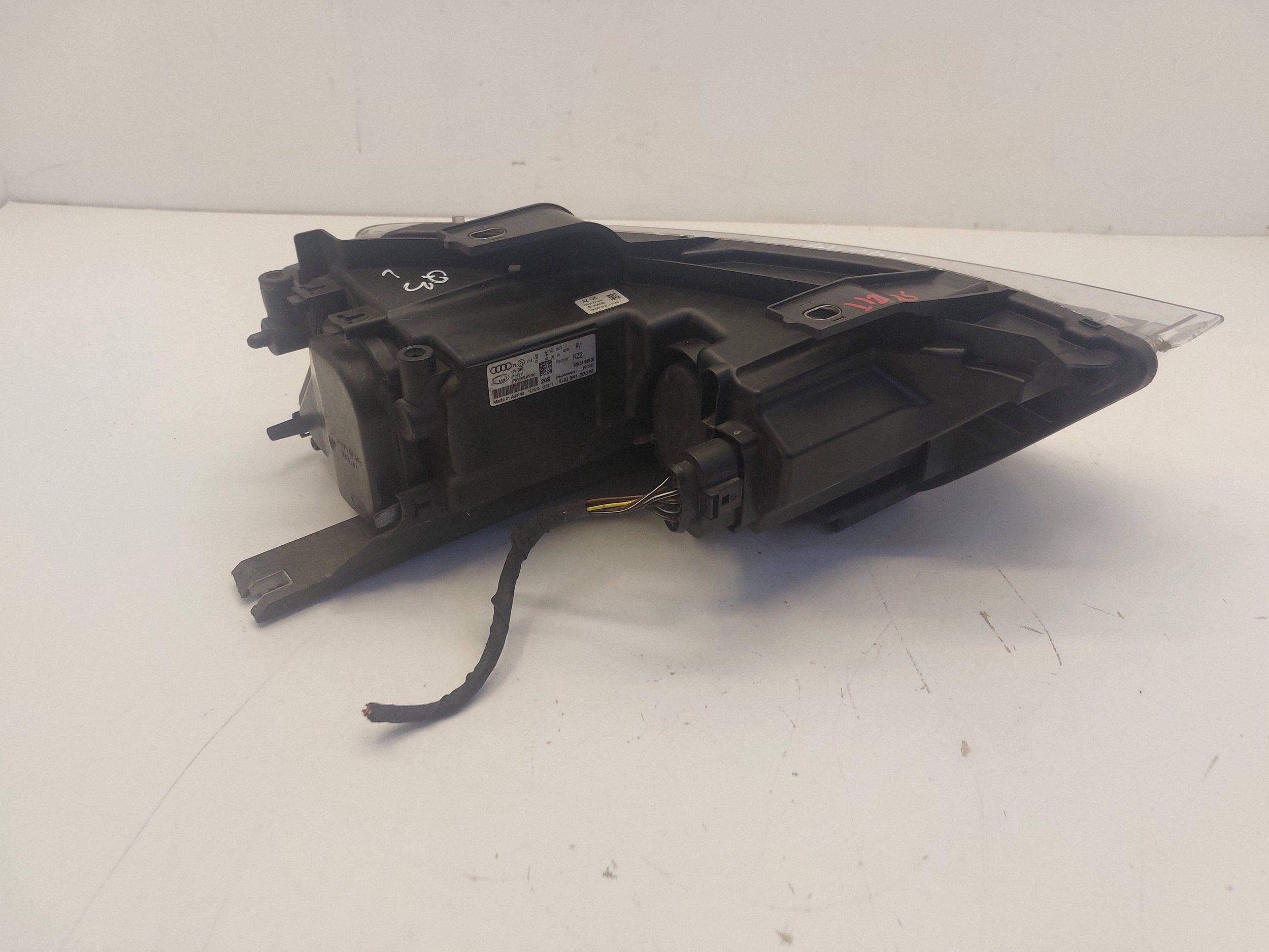 AUDI Q3 8U 12r> light left front front 8U0941003M EUROPA