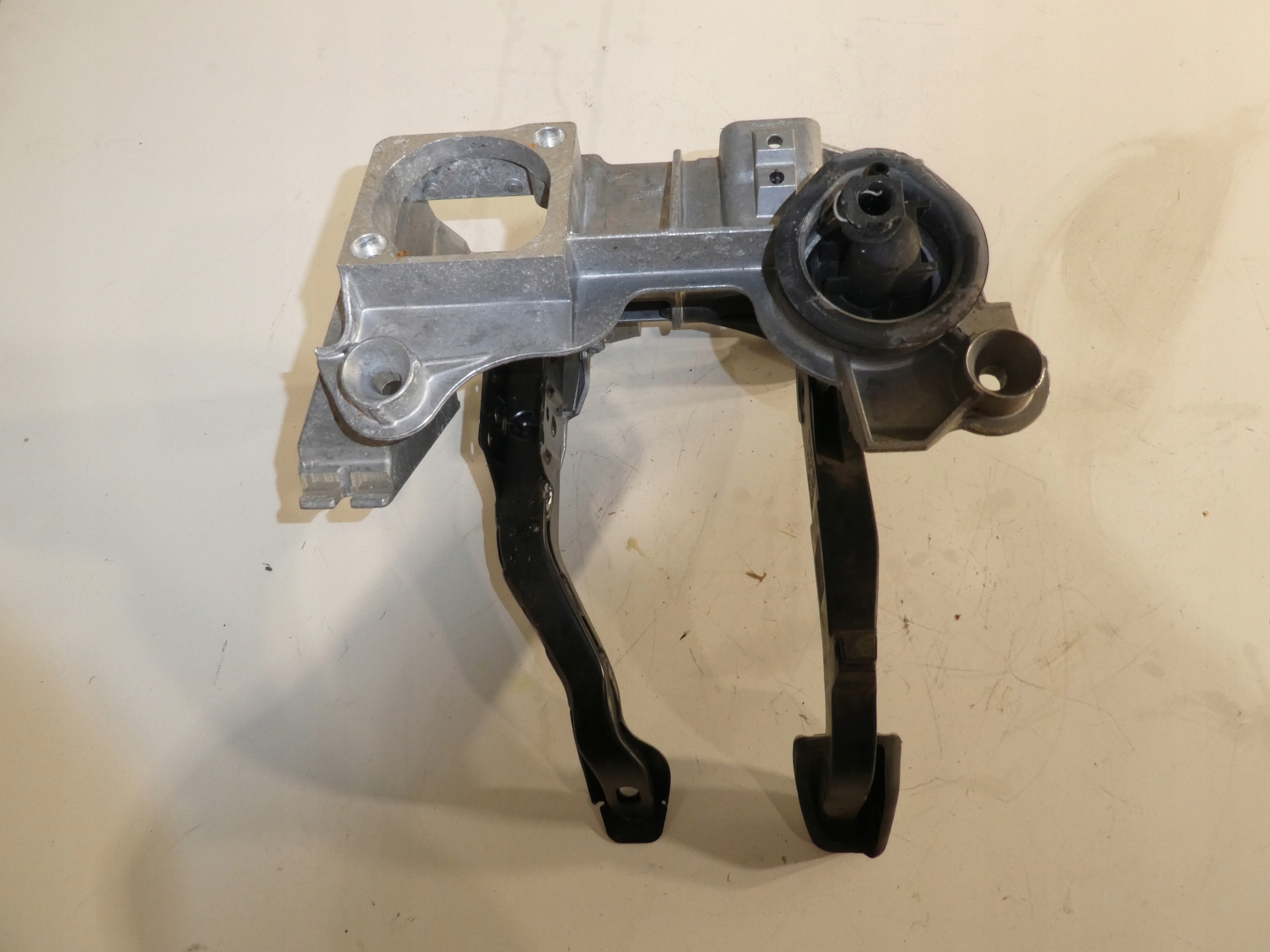 AUDI A4 B8 A5 PEDAL FREIN SUPPORT 8K1721117
