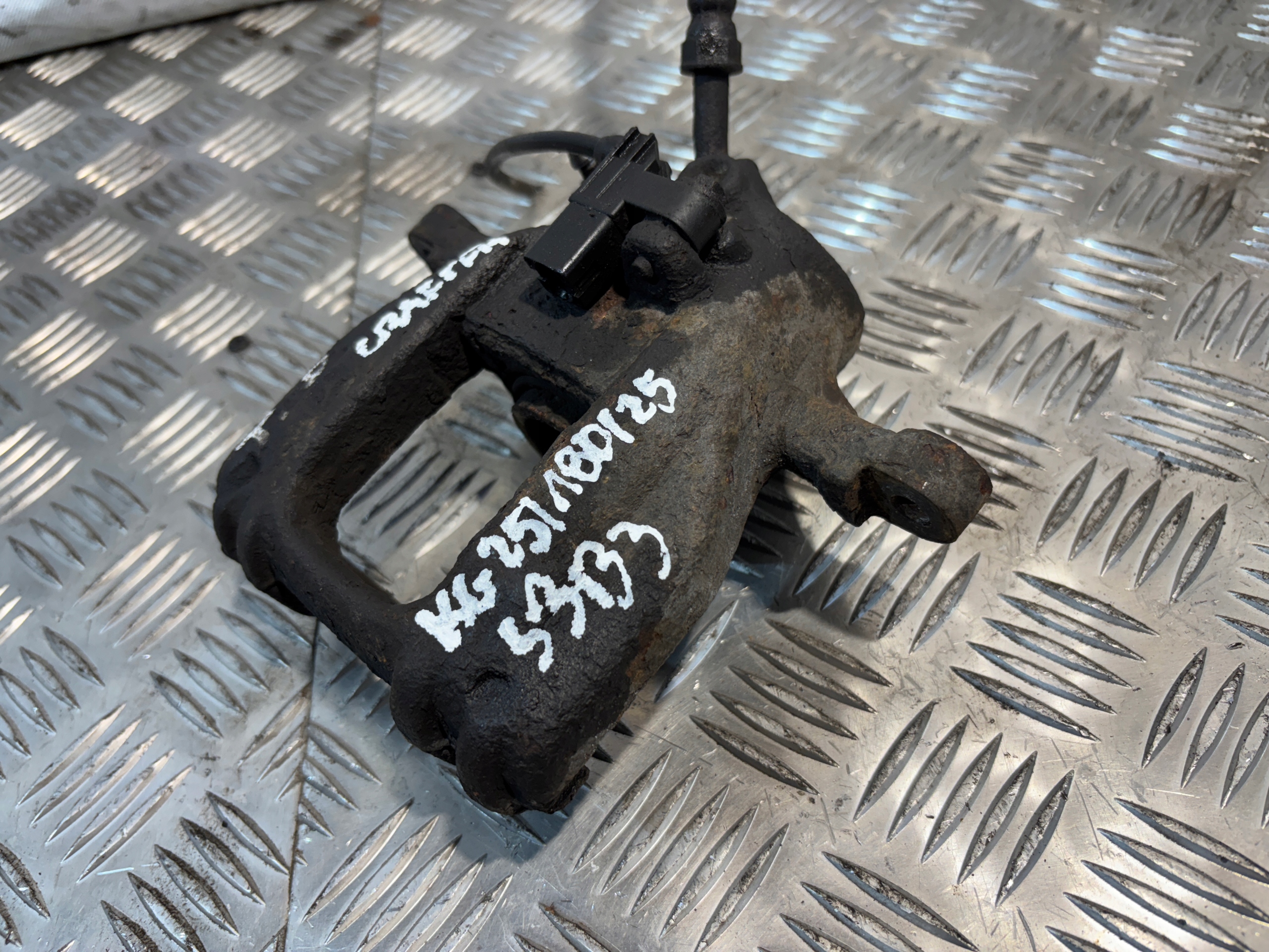 caliper brake right rear part Volkswagen Crafter and 2,5TDI