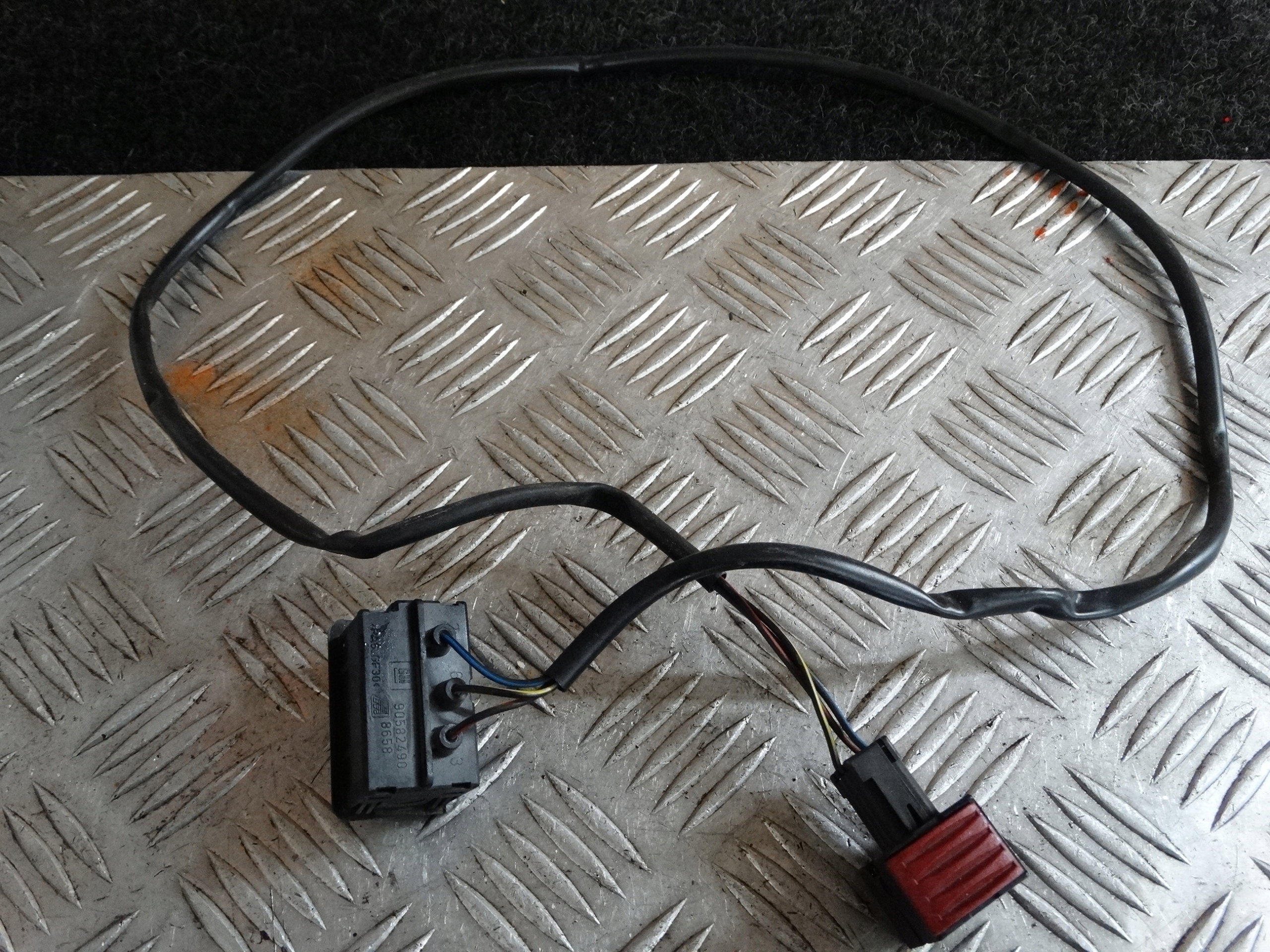 Schütz Tür PRAWYCH OPEL COMBO C 90582490