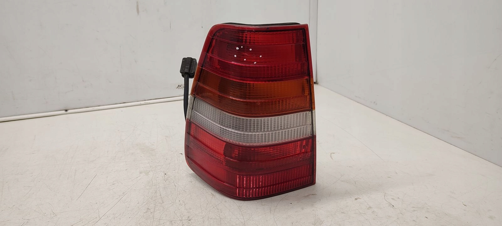 light rear part rear left Mercedes W124 kombi