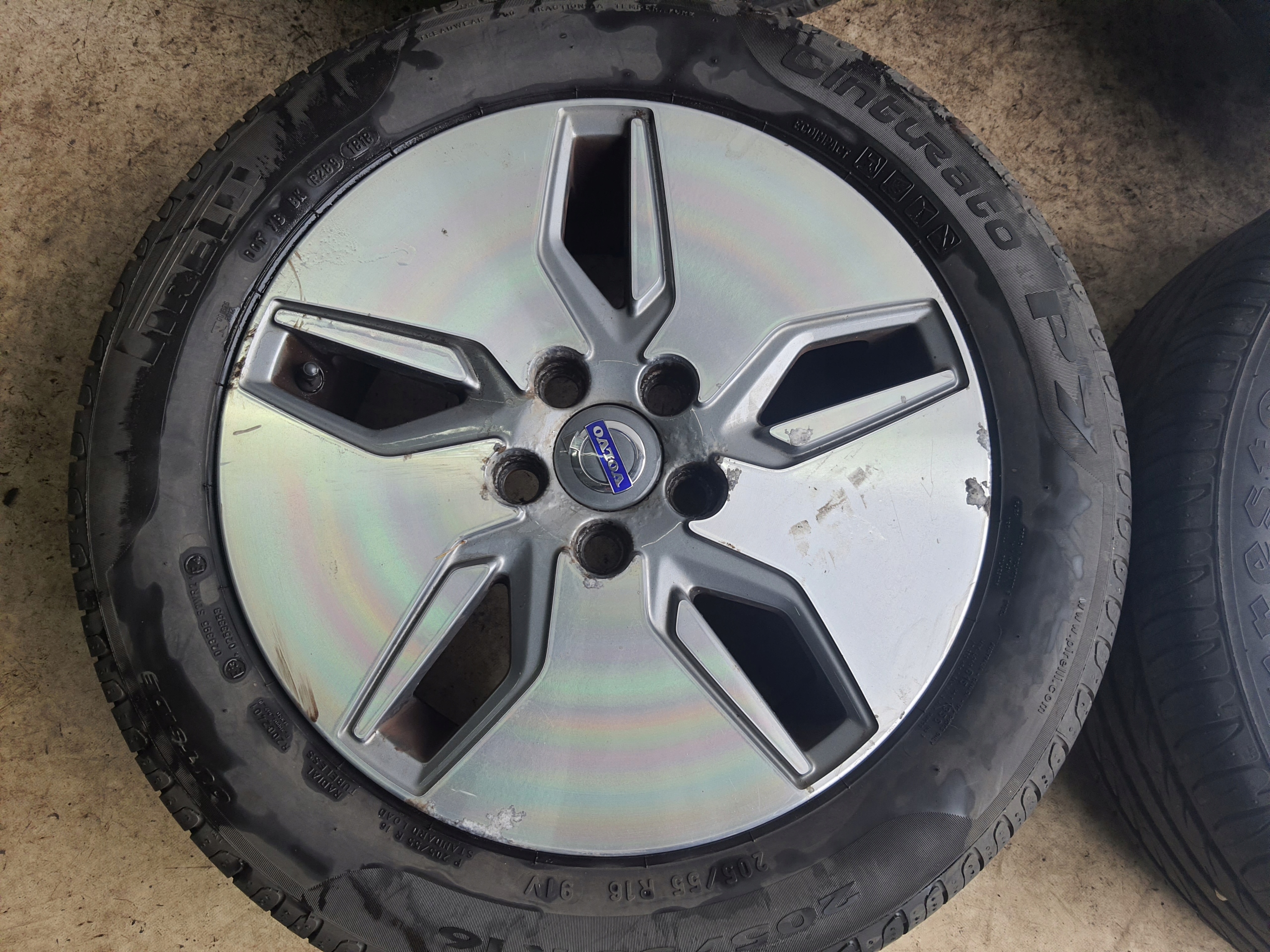 VOLVO C30 LIFT 09-12 discs + tyres 205/5516