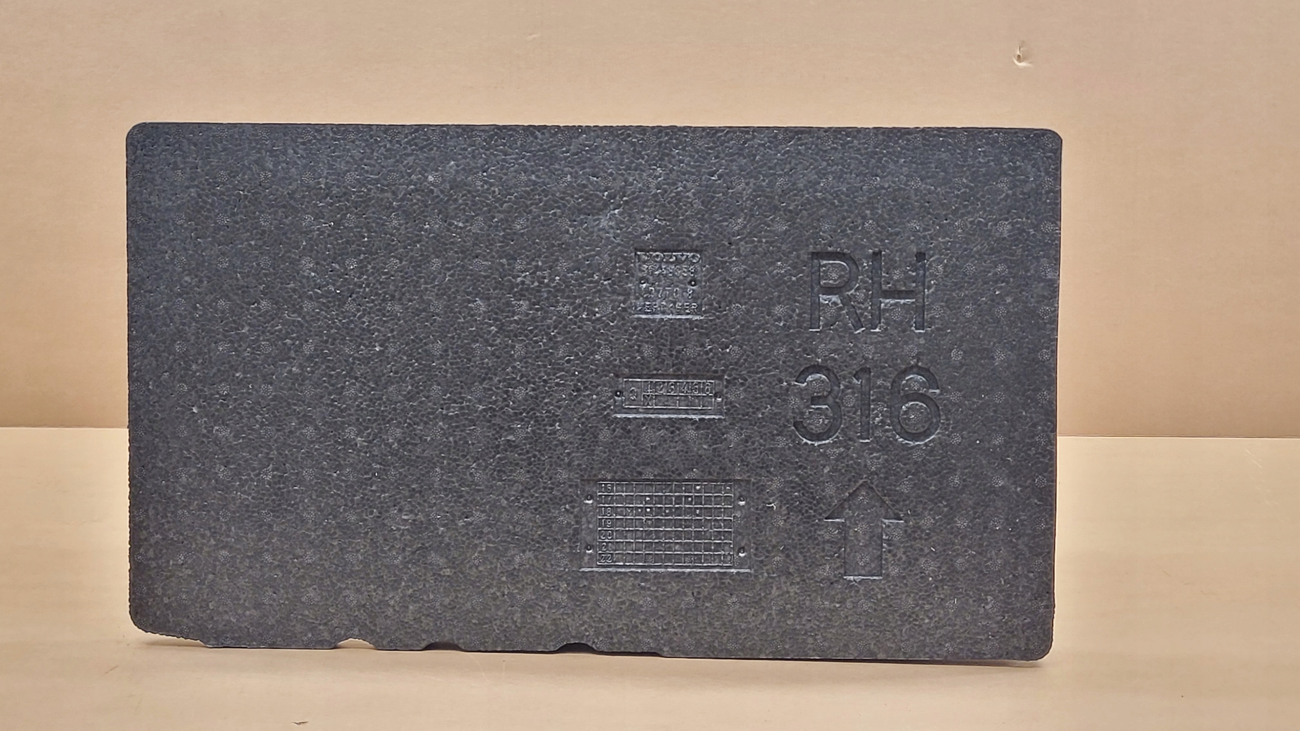 right polystirene of the floor boot VOLVO XC40 2017