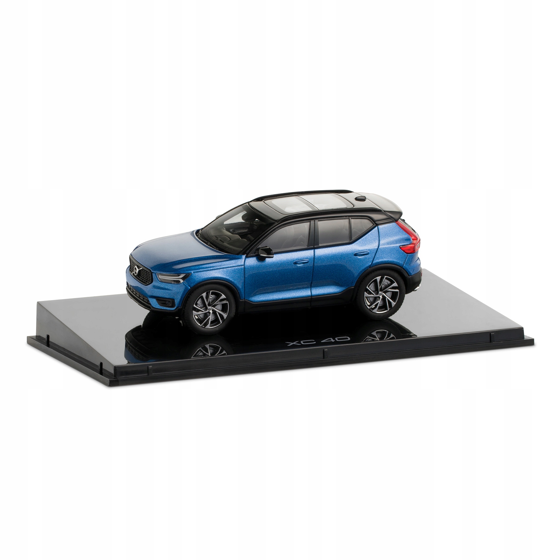 

Volvo model XC40 1:43 Bursting Blue oryginal Oe