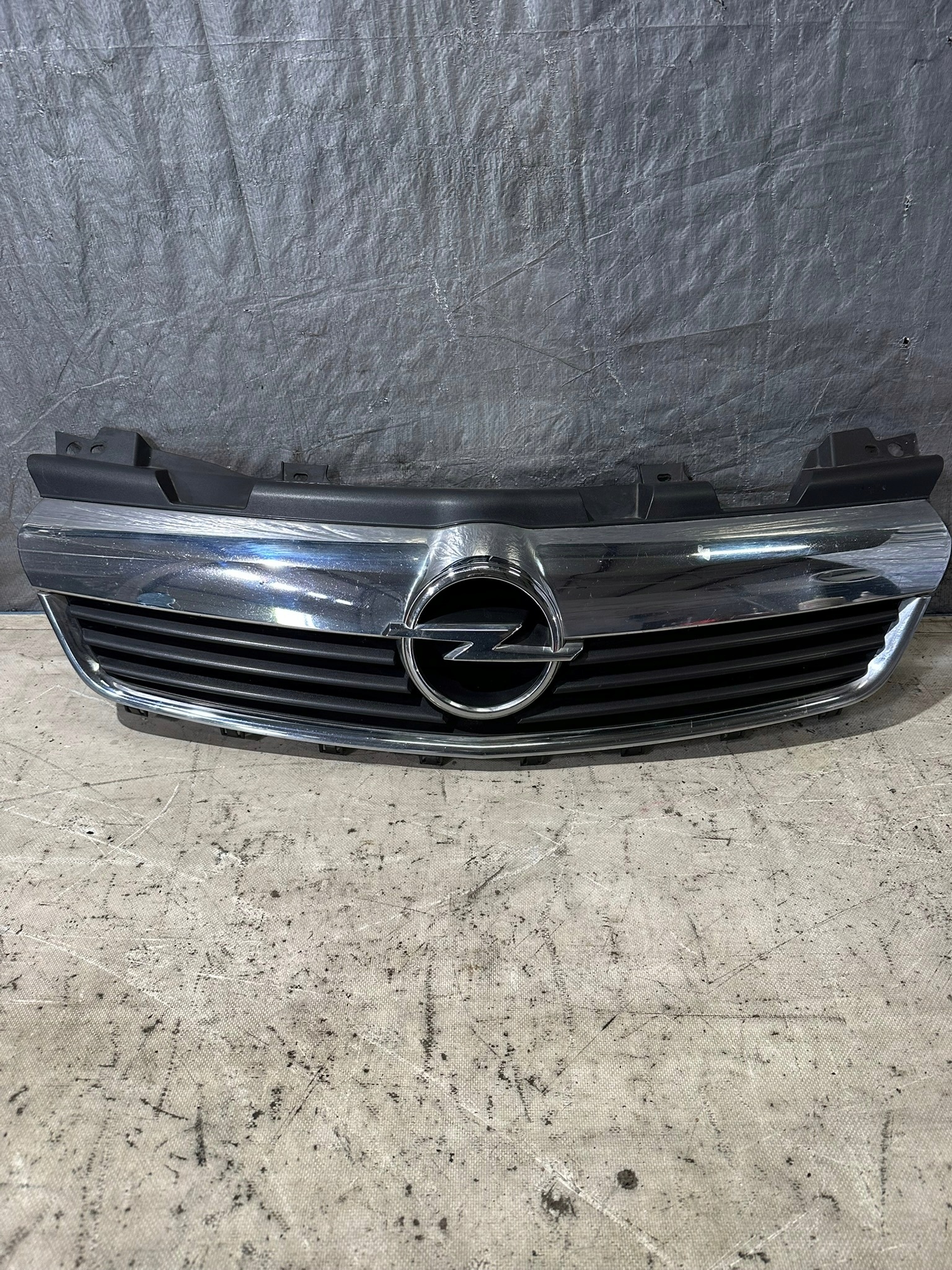 Grill Grill OPEL ZAFIRA B 2006R. 13136136