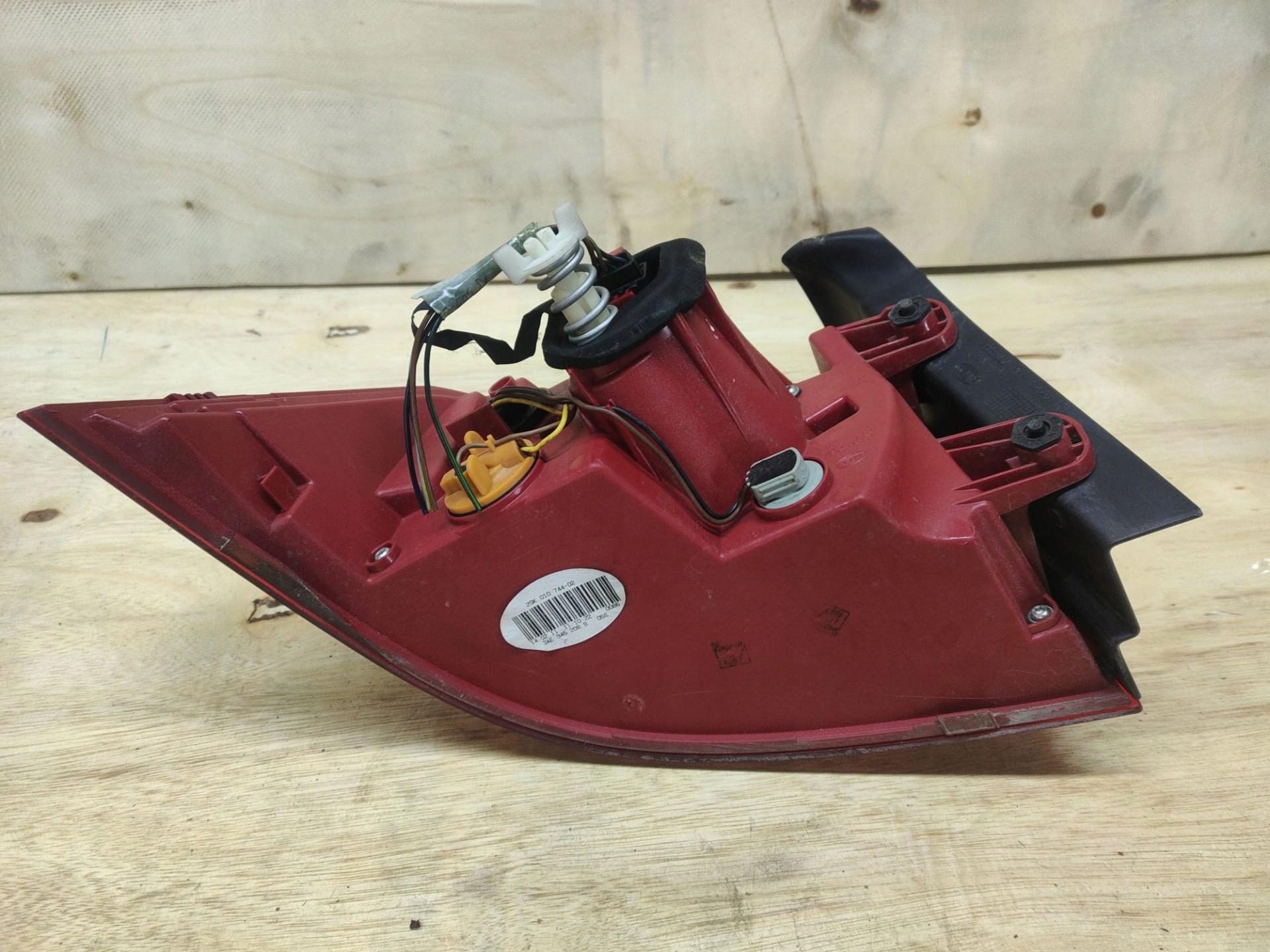 light rear right side Volkswagen Passat B7 2011 2SK010744-02