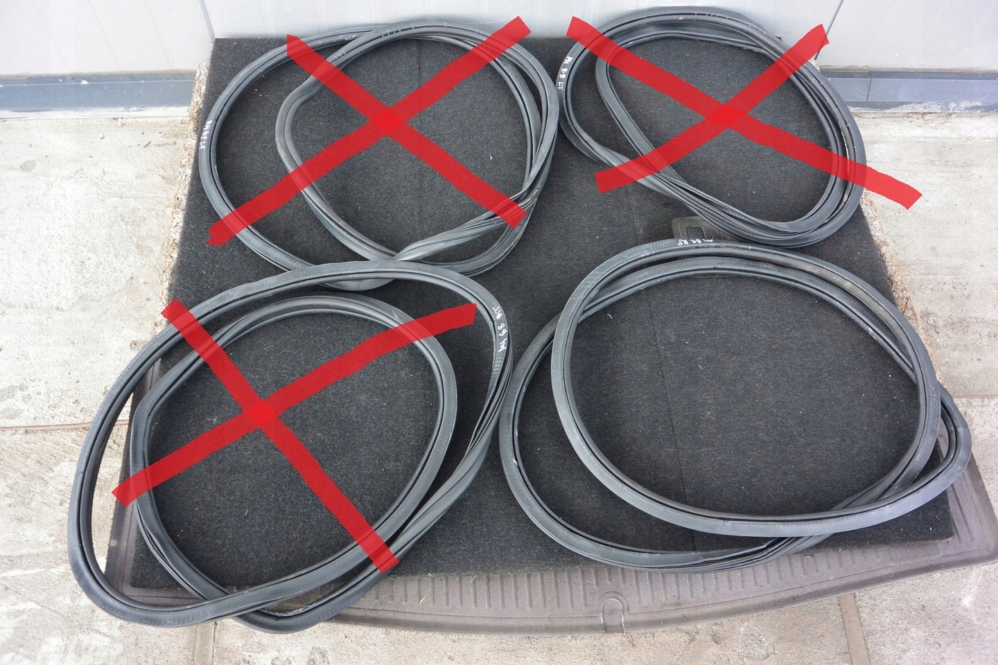 USZCZELKI PRAWY PRZÓD LEWY TYŁ AUDI A4 B8 KOMBI