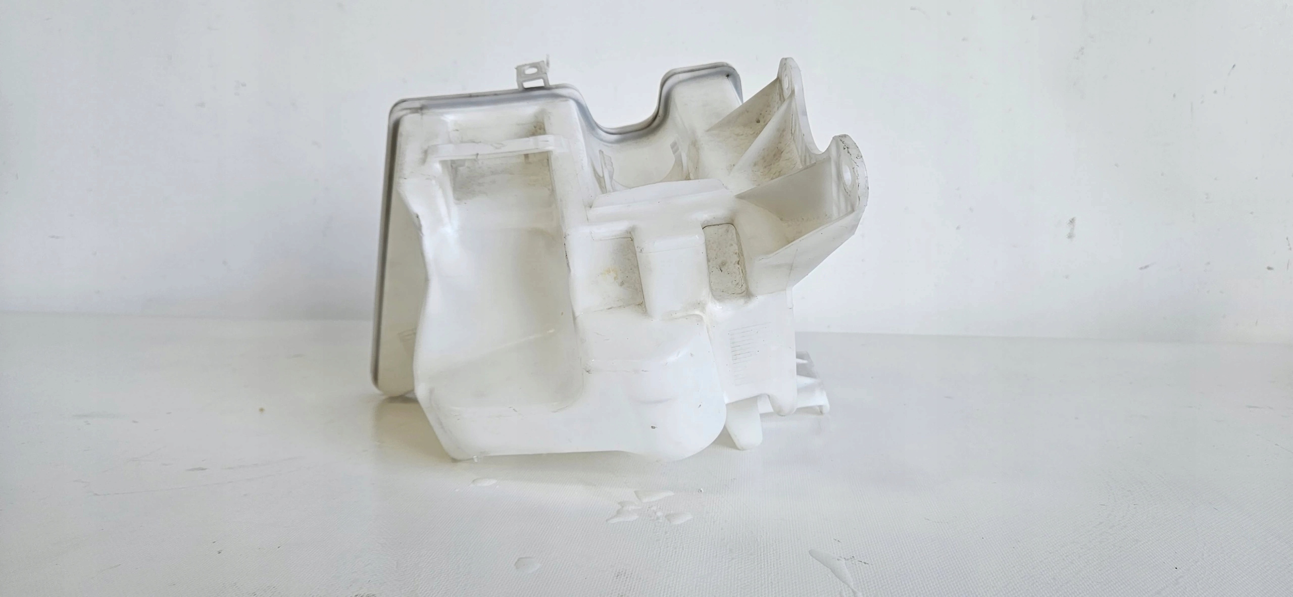 washer fluid tank TOYOTA VERSO 12-18 ORYG
