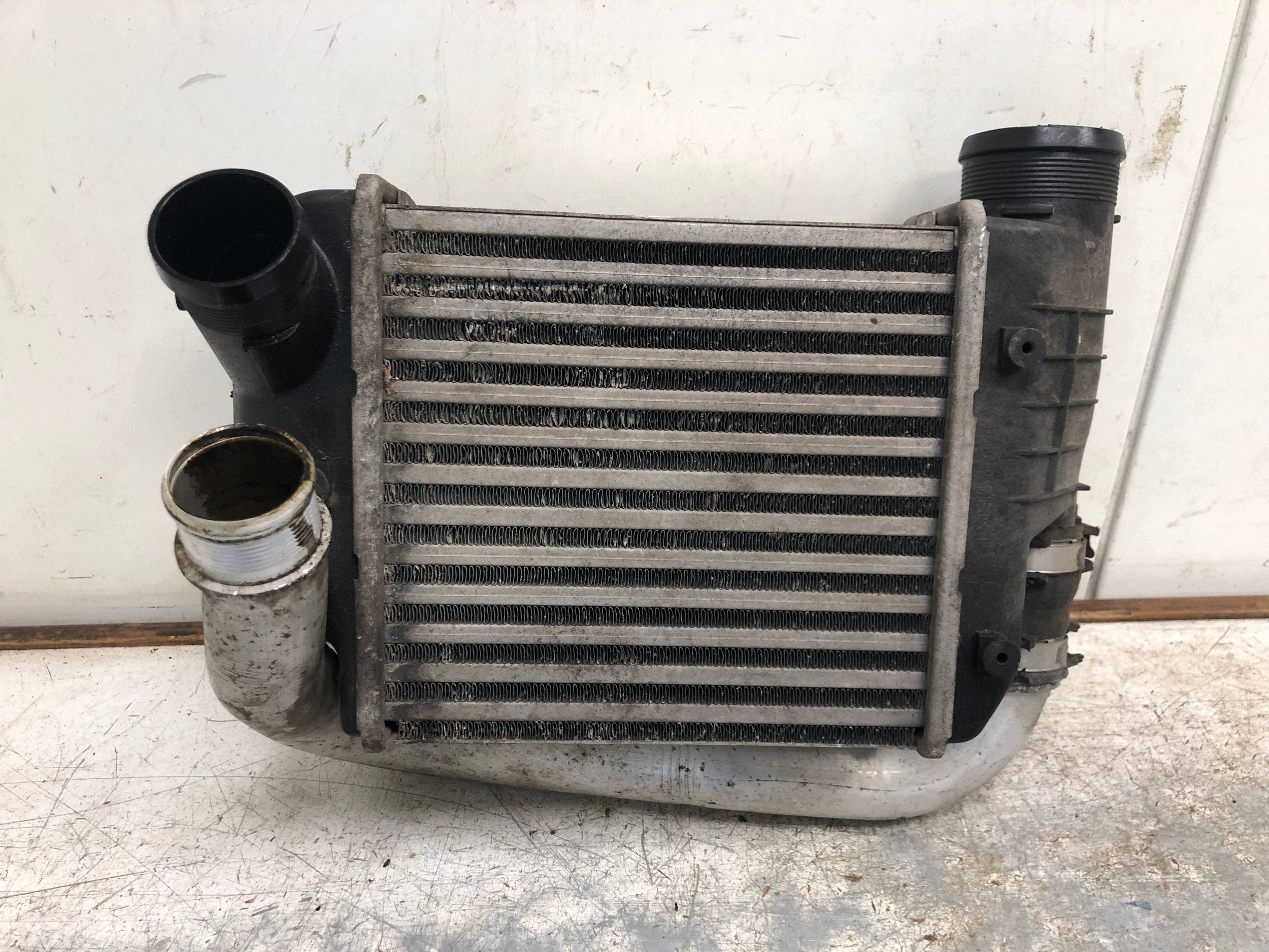 radiator intercooler left 3.0 TDI AUDI A6 C6 4F0145805E