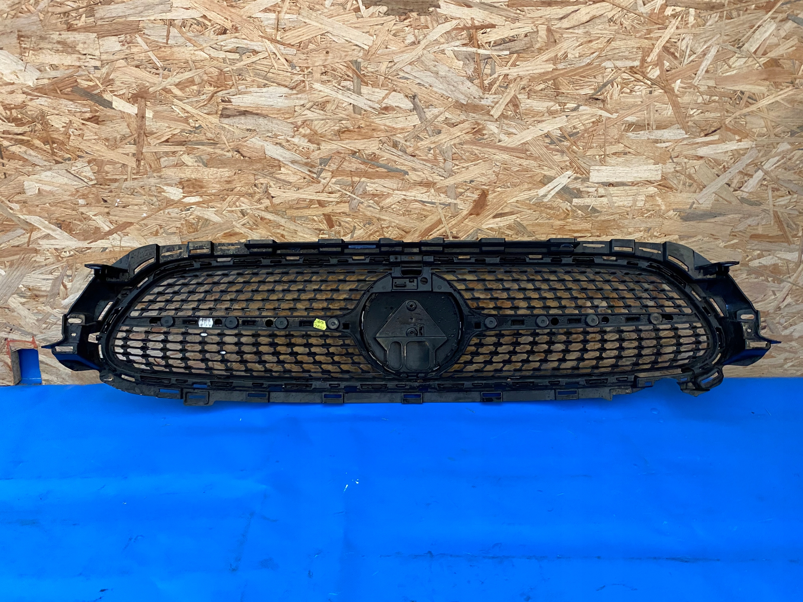 Mercedes E 238 213 lift Atrapa Grill Numer katalogowy części A2388883100