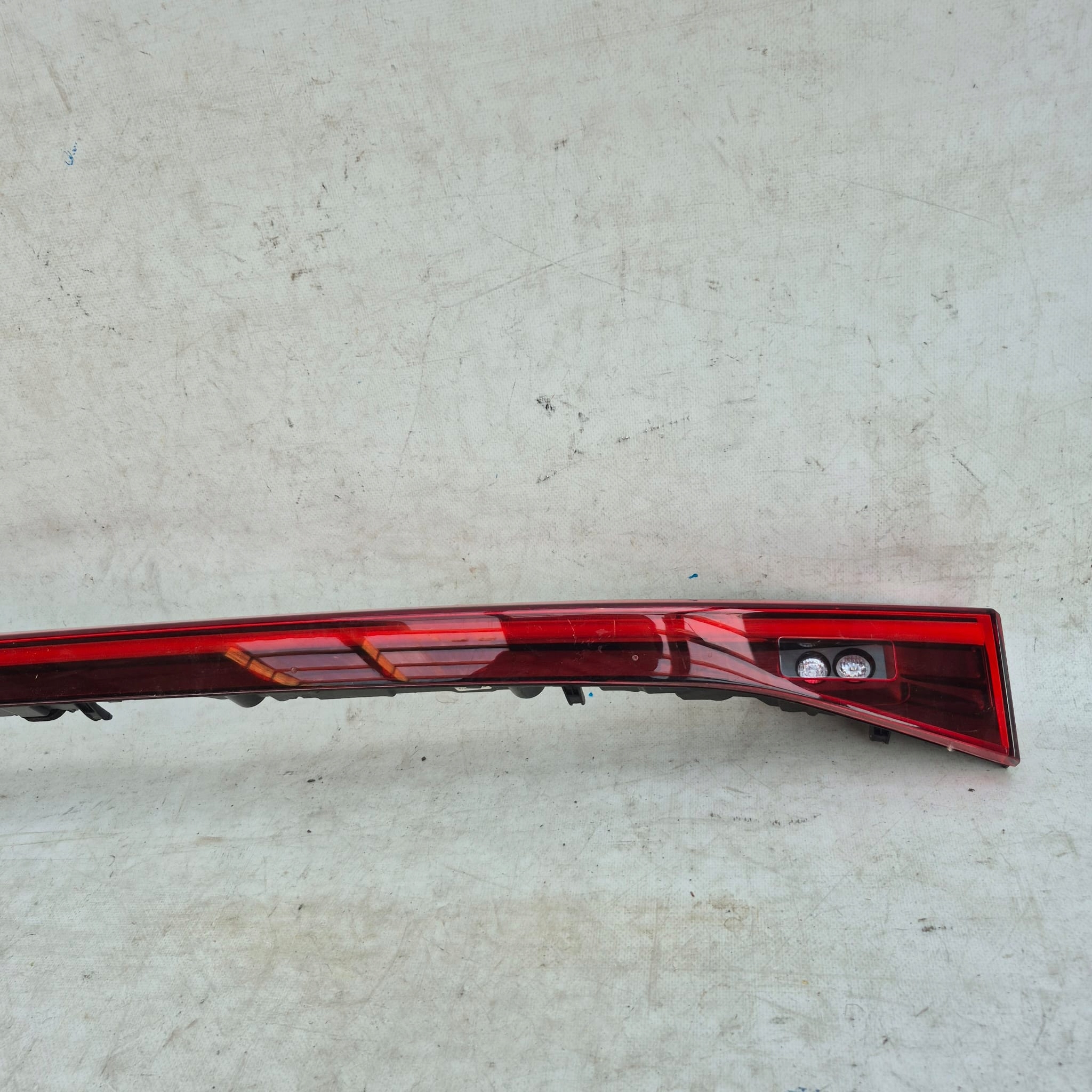 SEAT CUPRA BORN 22- cap light moulding rear part rear