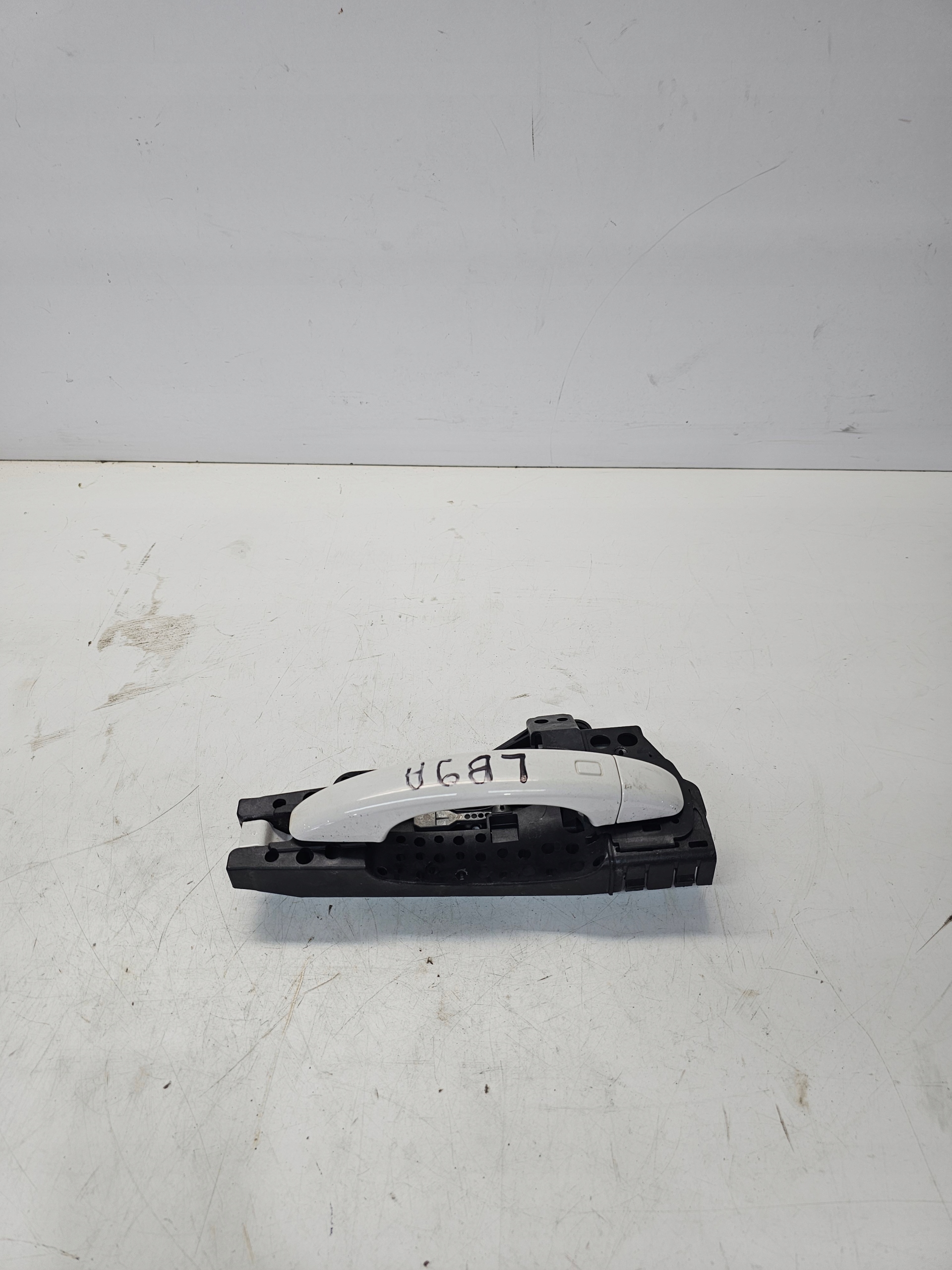 handle right AUDI A4 B8 A5 8T Q5 LB9A 8T0837886B