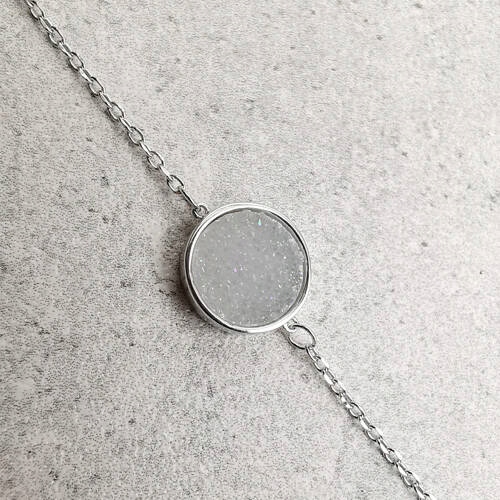 Náramek s třpytivou drúzou