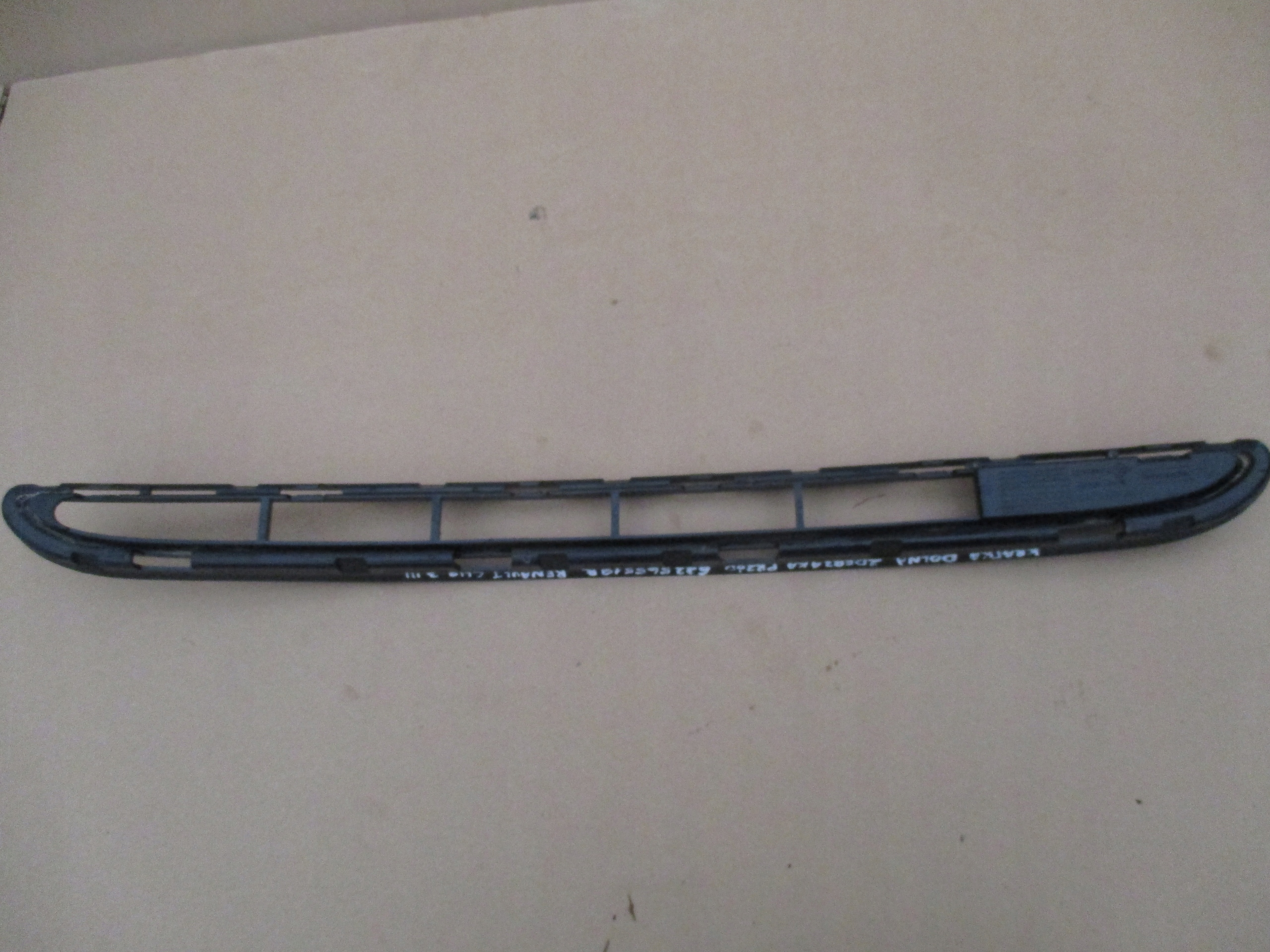 grid lower of a bumper front Renault Clio 3 III 622565519R