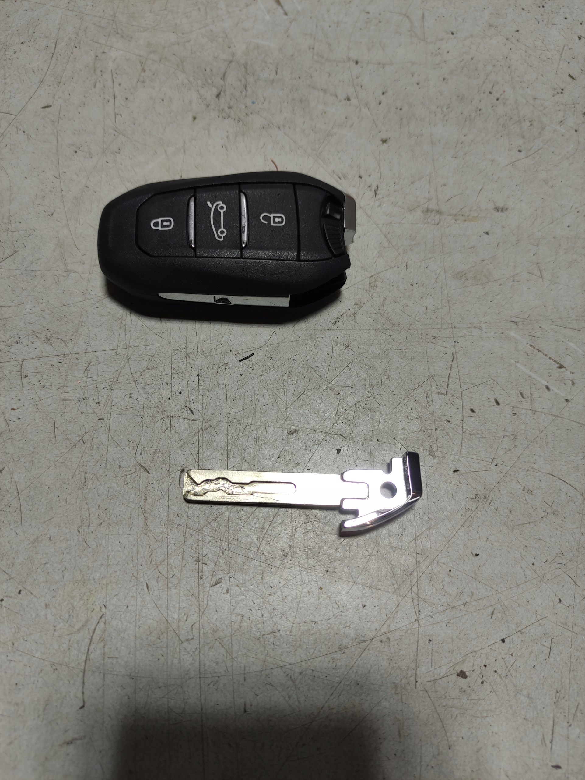 OPEL CORSA F ASTRA L VI KLUCZYK PILOT KEYLESS 9840153480 2019- Typ samochodu Samochody osobowe