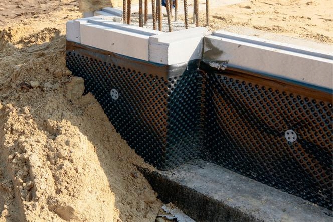 FOLIA IZOLACYJNA KUBEŁKOWA FUNDAMENTOWA IZOLACJA FUNDAMENTÓW 400g 1,5m 20m Grubość 10 mm