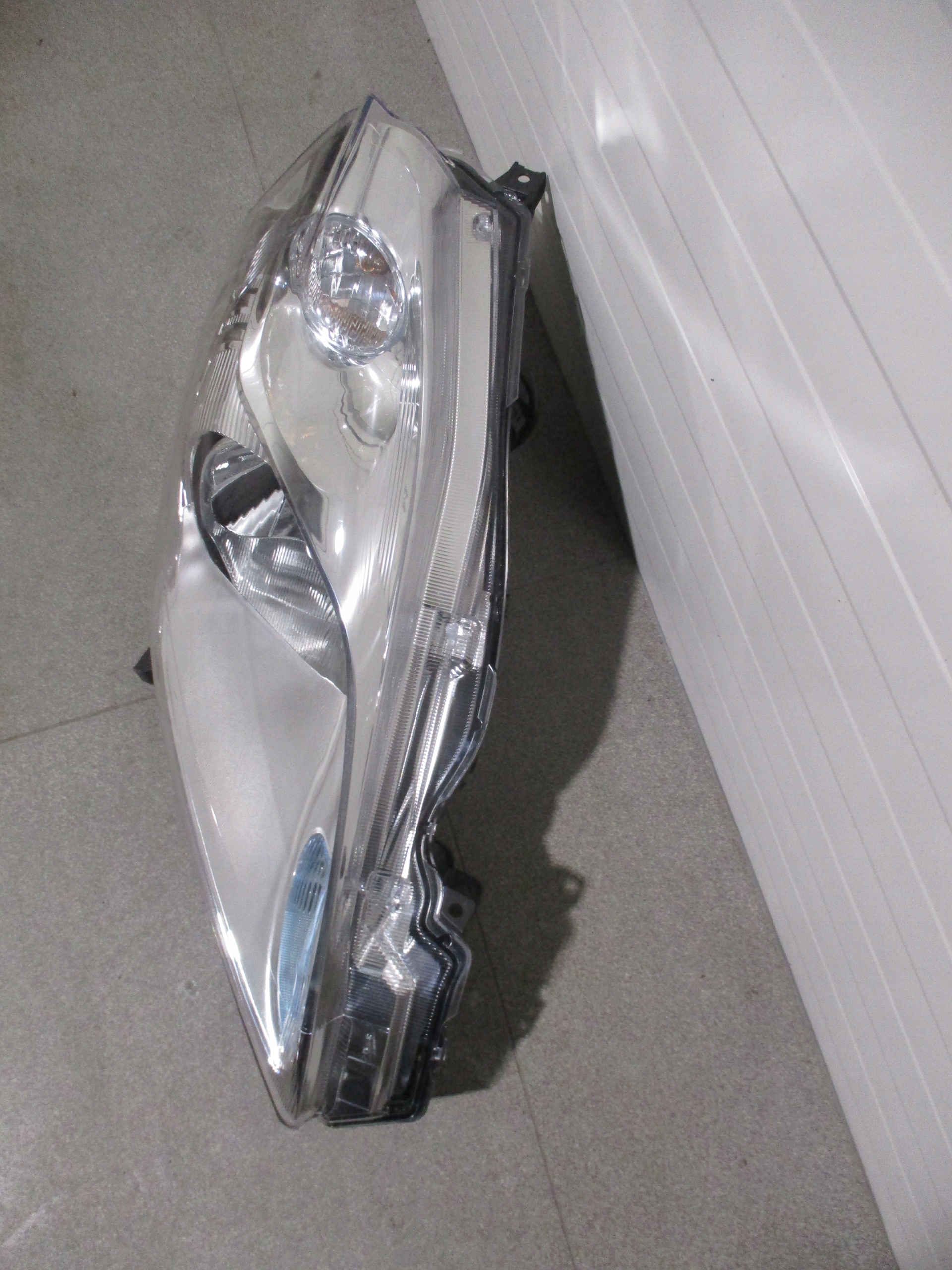 light right front Nissan LEAF and 26010-3NLX, 90061089