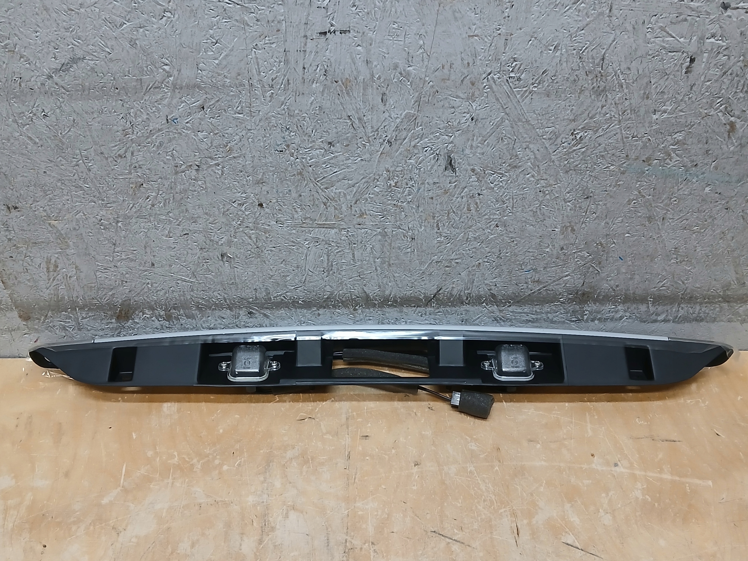 boot door cap KIA CARNIVAL and 1