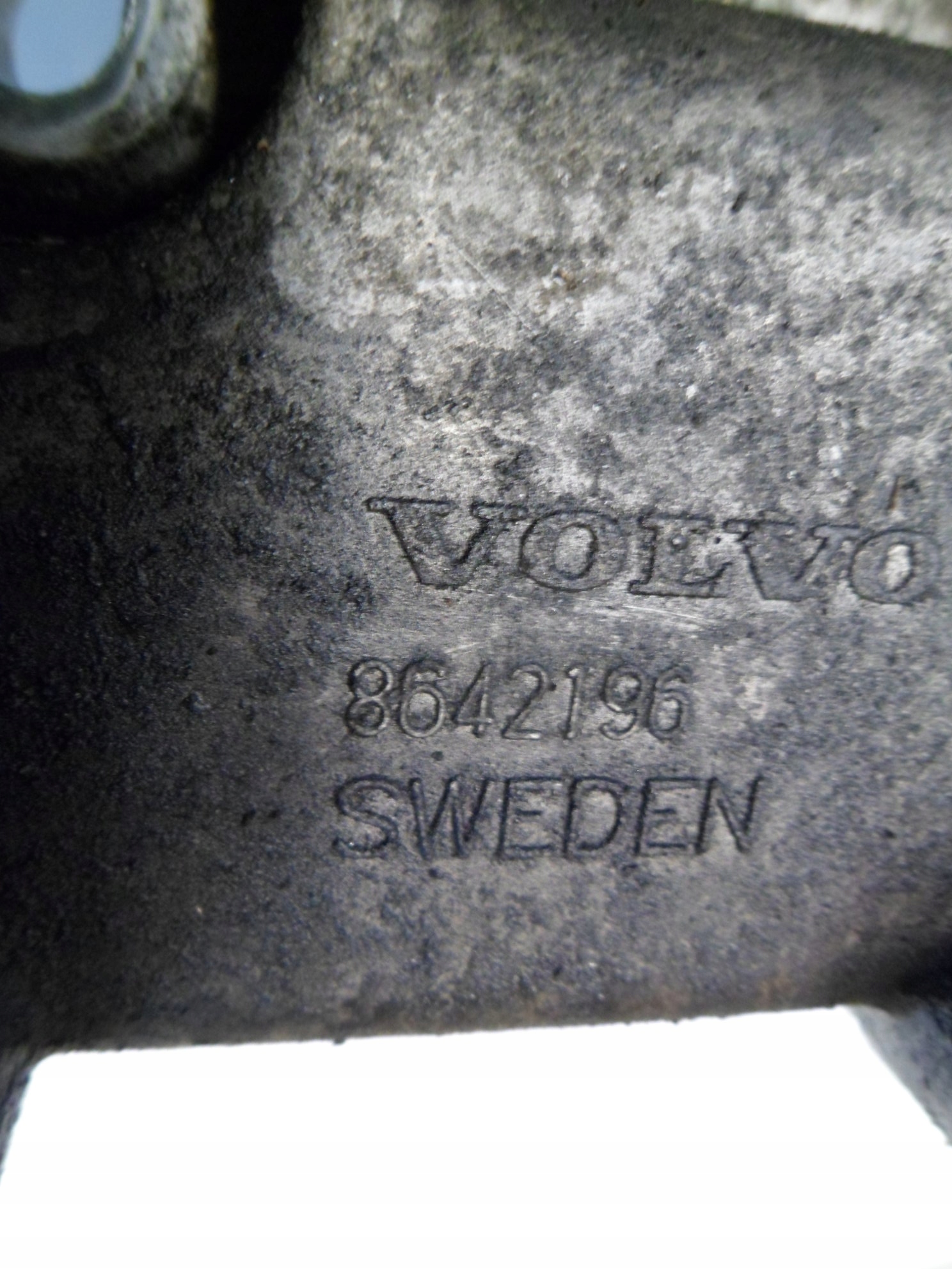 VOLVO S80 2.4 D5 engine mount 8642196