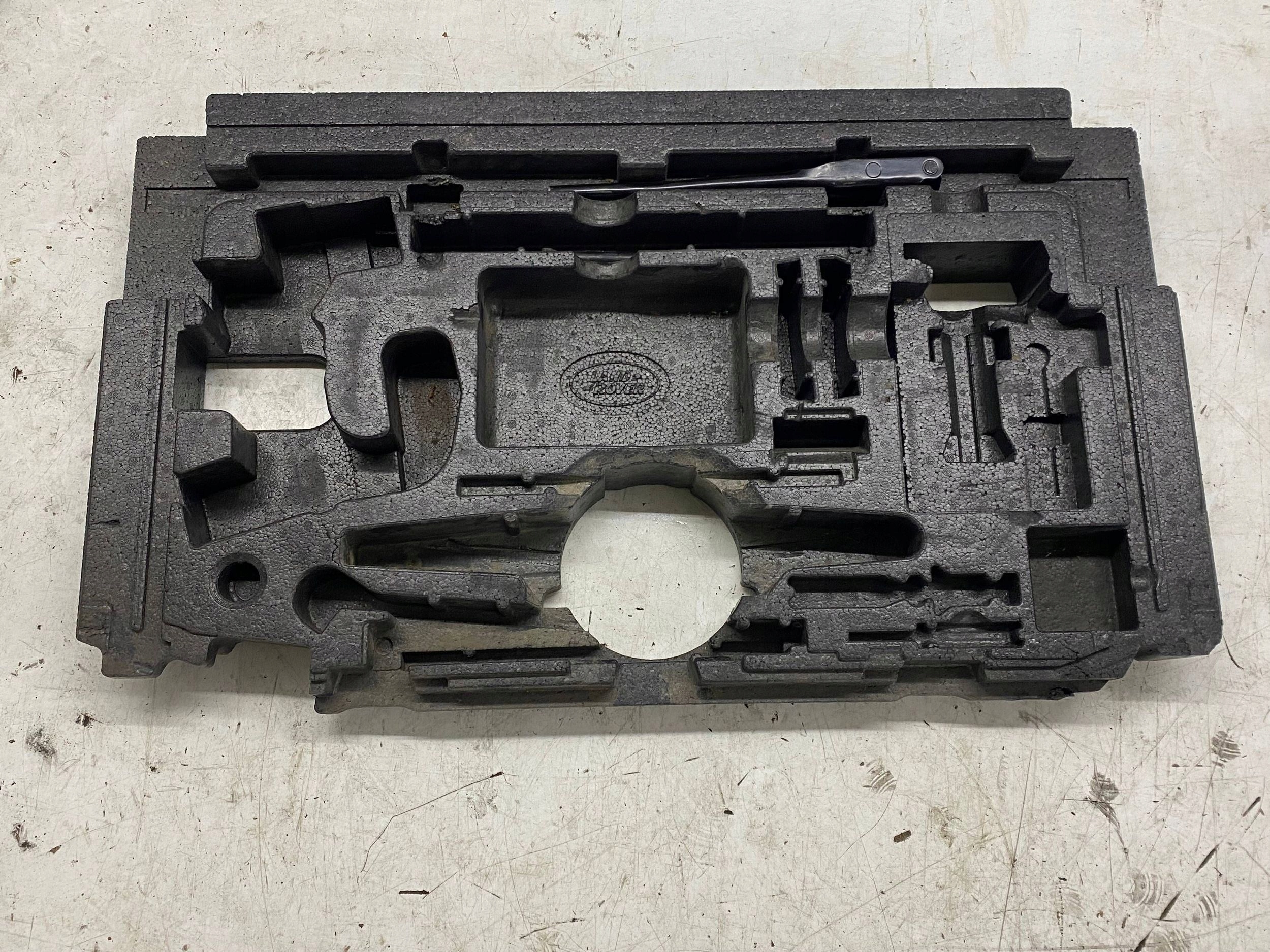 boot floor well polystirene 4H22-19C004-AB RANGE ROVER SPORT L320 (05-13)