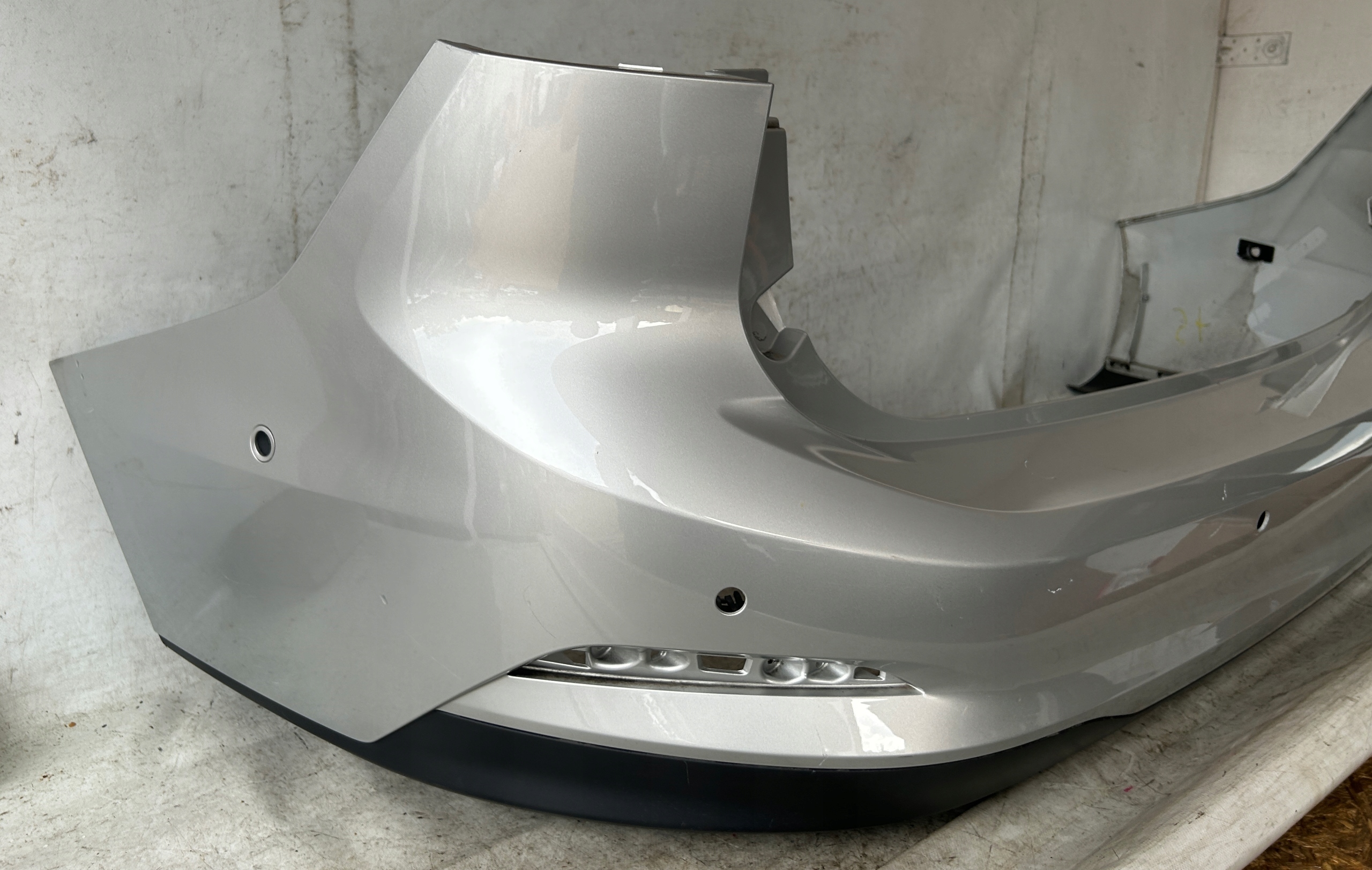bumper rear part rear FORD FOCUS MK4 KOMBI 6X PDC