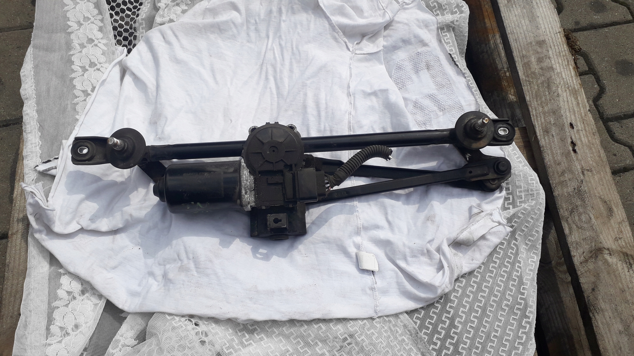 TUCSON І 04-10 МЕХАНІЗМ СКЛООЧИСНИКА ПЕРЕДНІЙ EU