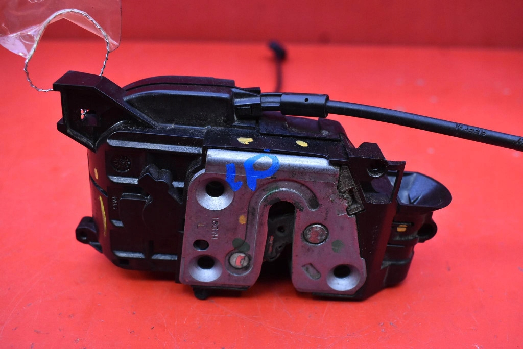 lock door left front front EU 300123E RENAULT CLIO 3 III 5D HB 05-09