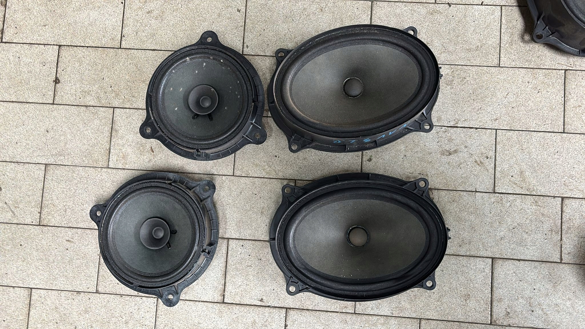 speaker door front rear part NAVARA IV NP300 281571ZR0A 28156BR00A KOMPLET