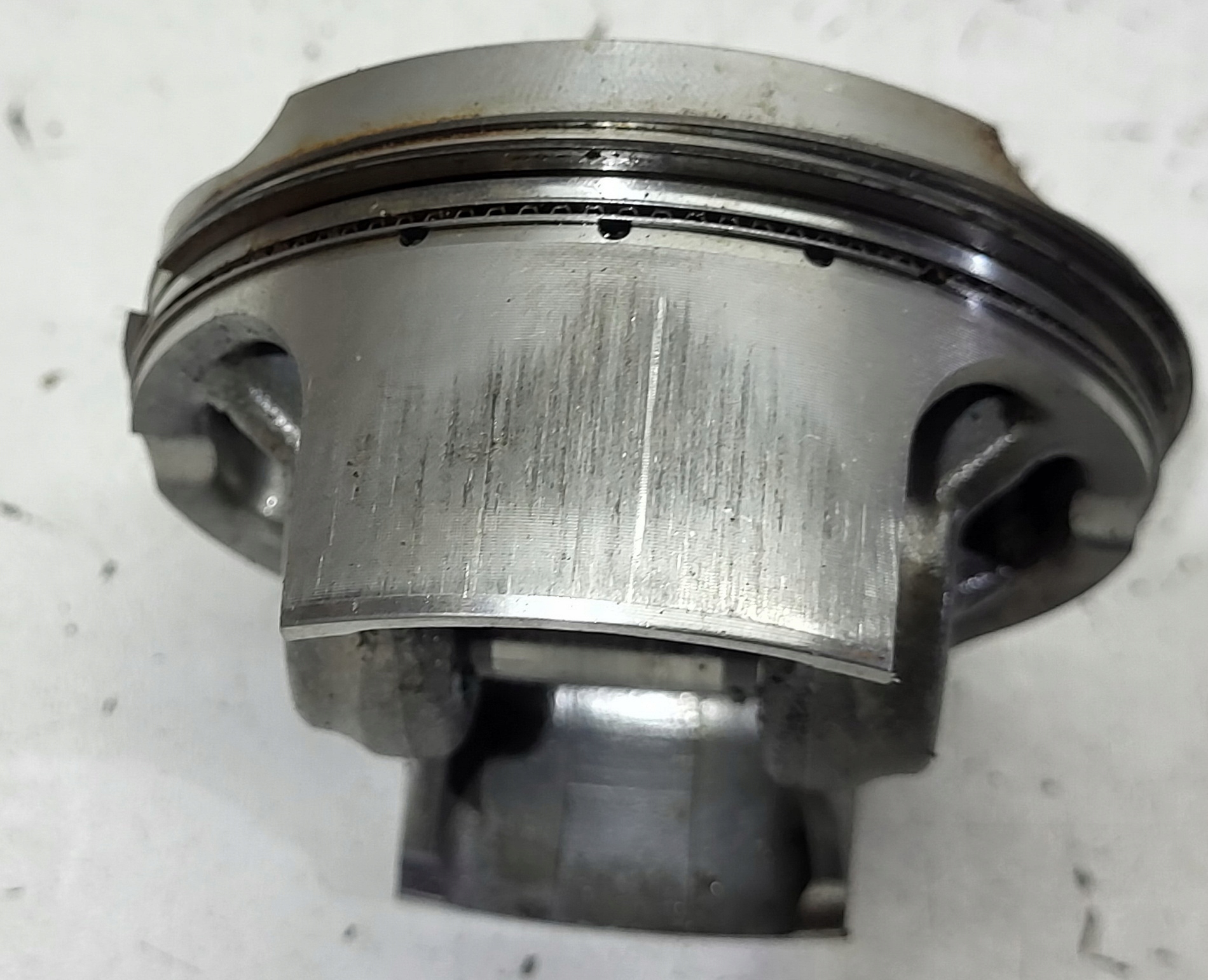 Tłoki komplet Triumph Speed Triple 675 2008+r Producent Triumph OE