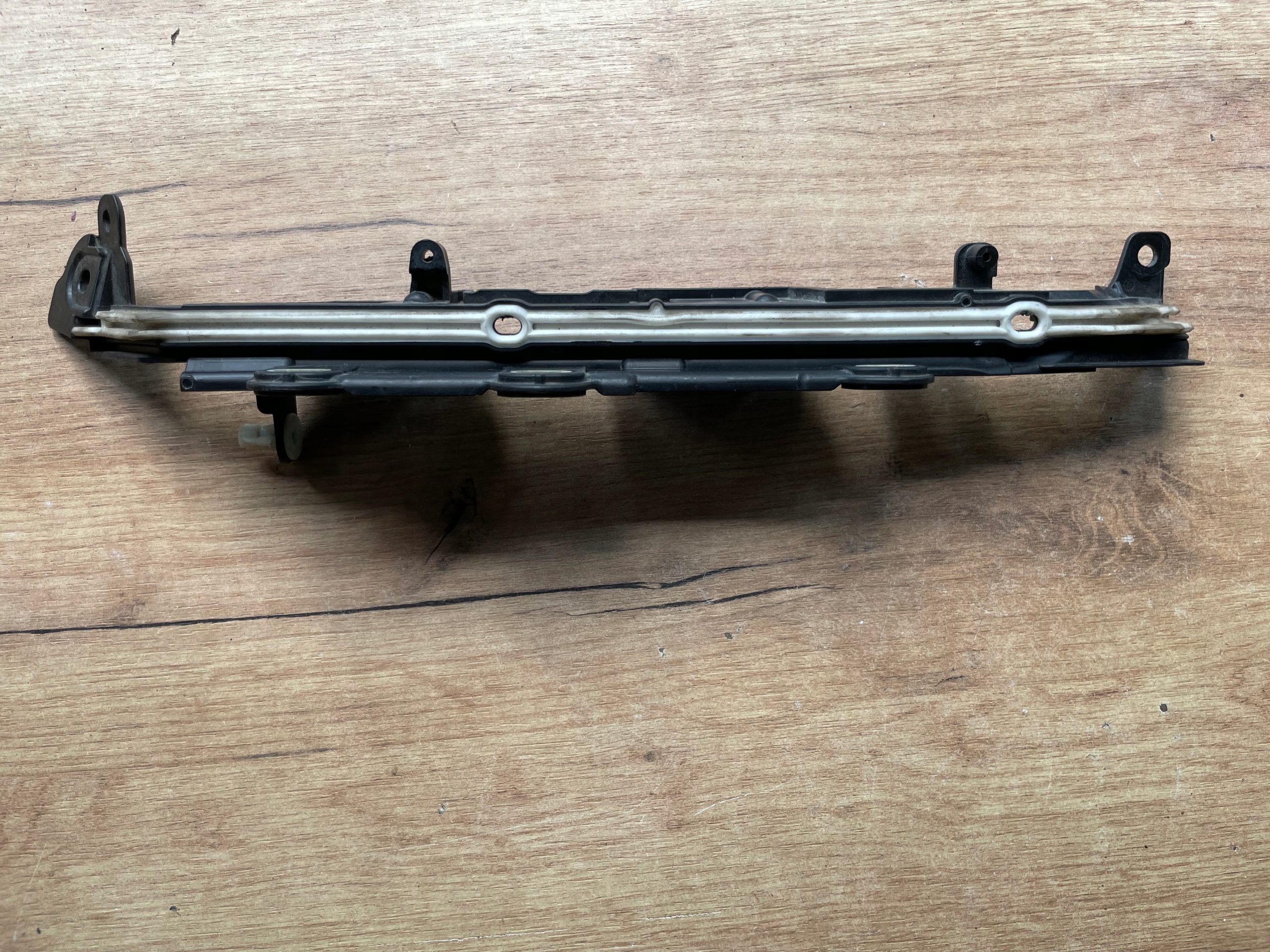 BMW G11 G12 G30 console under the window right 9334788