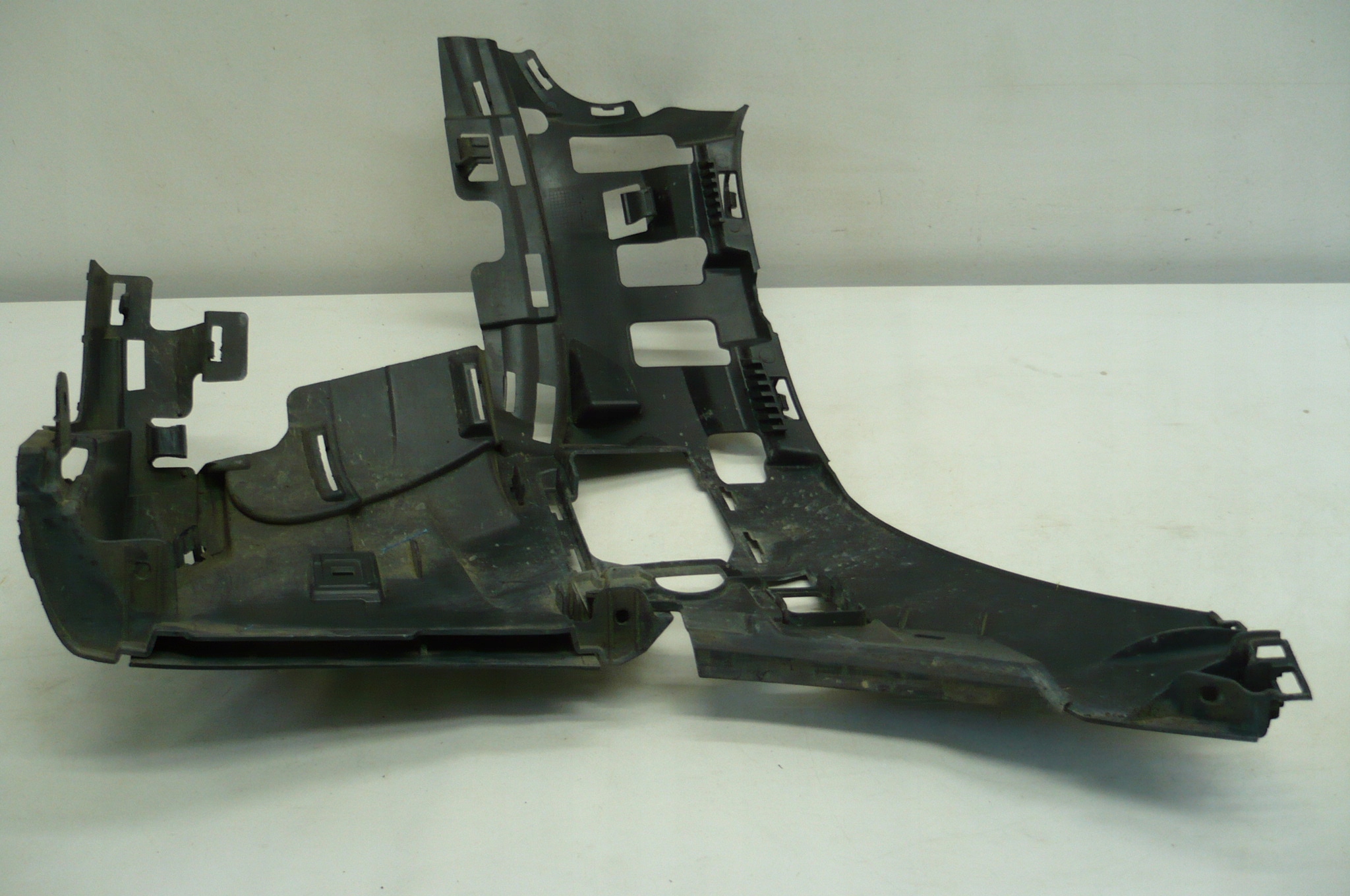 MERCEDES C-KLASA W206 AMG 21- holder bumper bracket right front