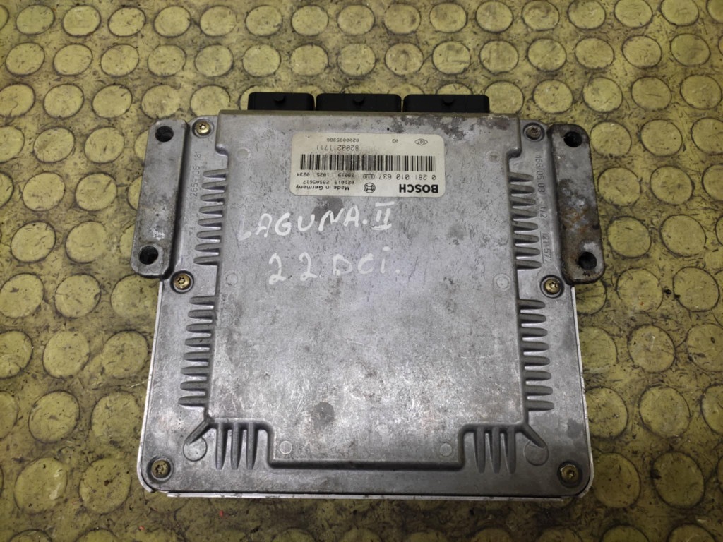 RENAULT LAGUNA 2.2 DCI unité de commande électronique uce moteur 0281010637