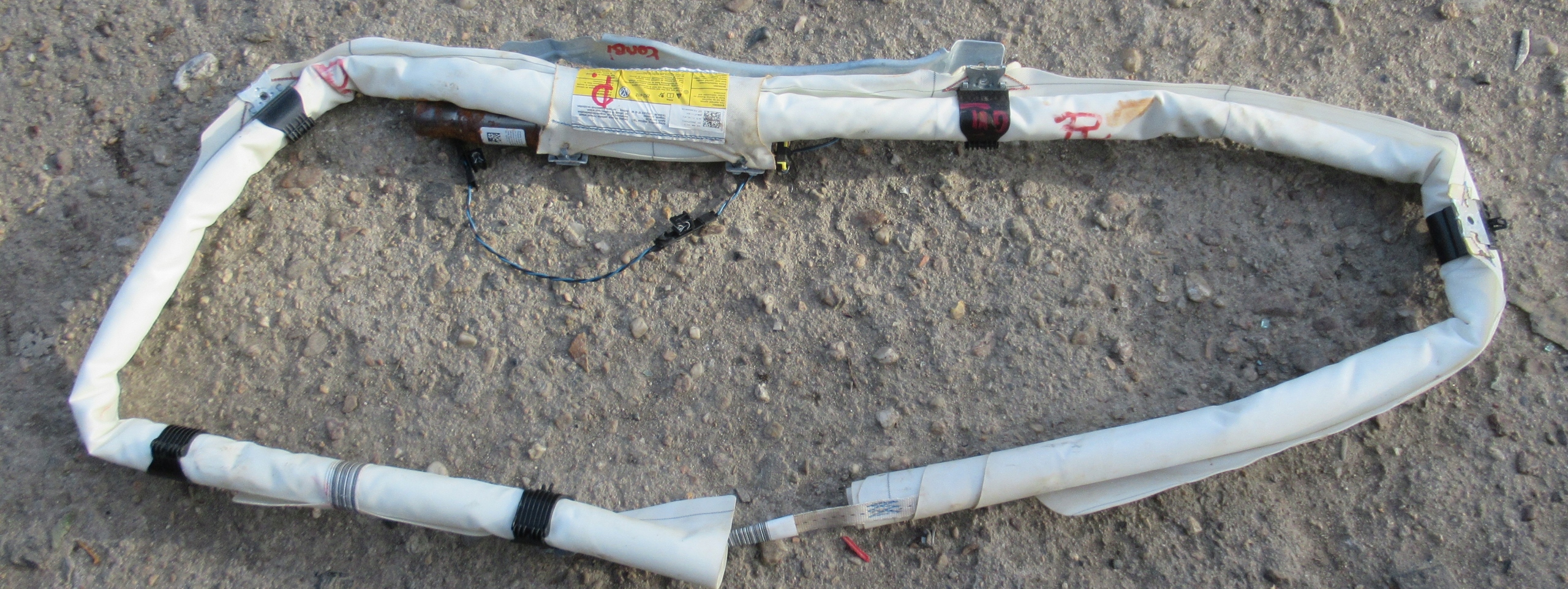 vw GOLF VI воздушная правая 1K9880742F