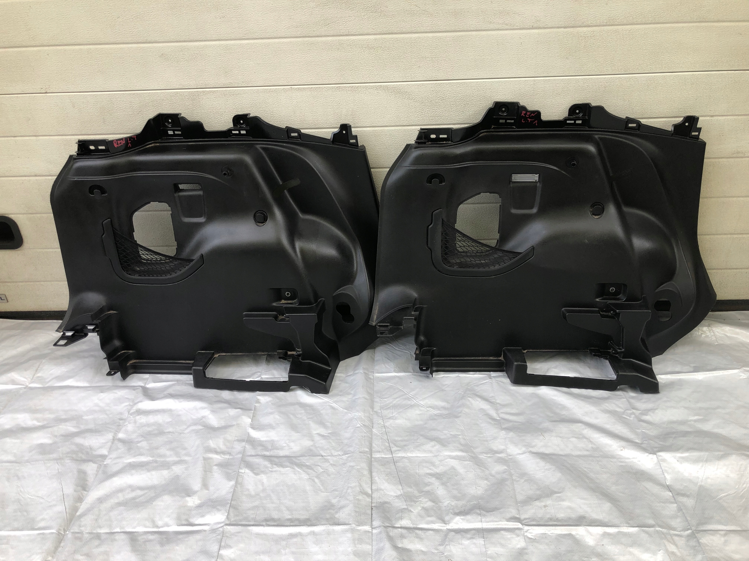 JEEP RENEGADE БЕКОН ОБИВКА ЗАДНЯЯ ЛЕВАЯ 18R