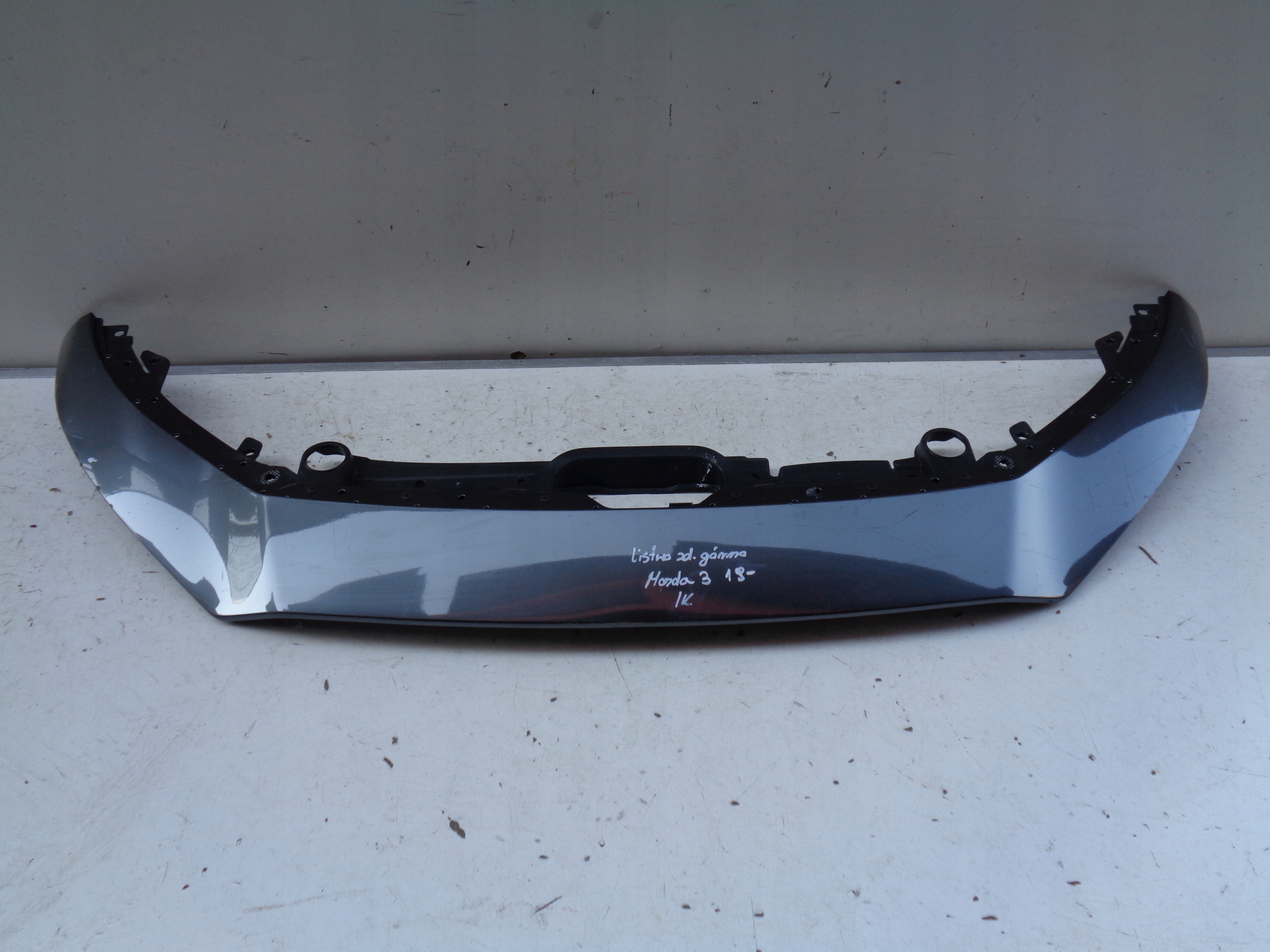 lišta nárazníku Horn maska MAZDA 3 19