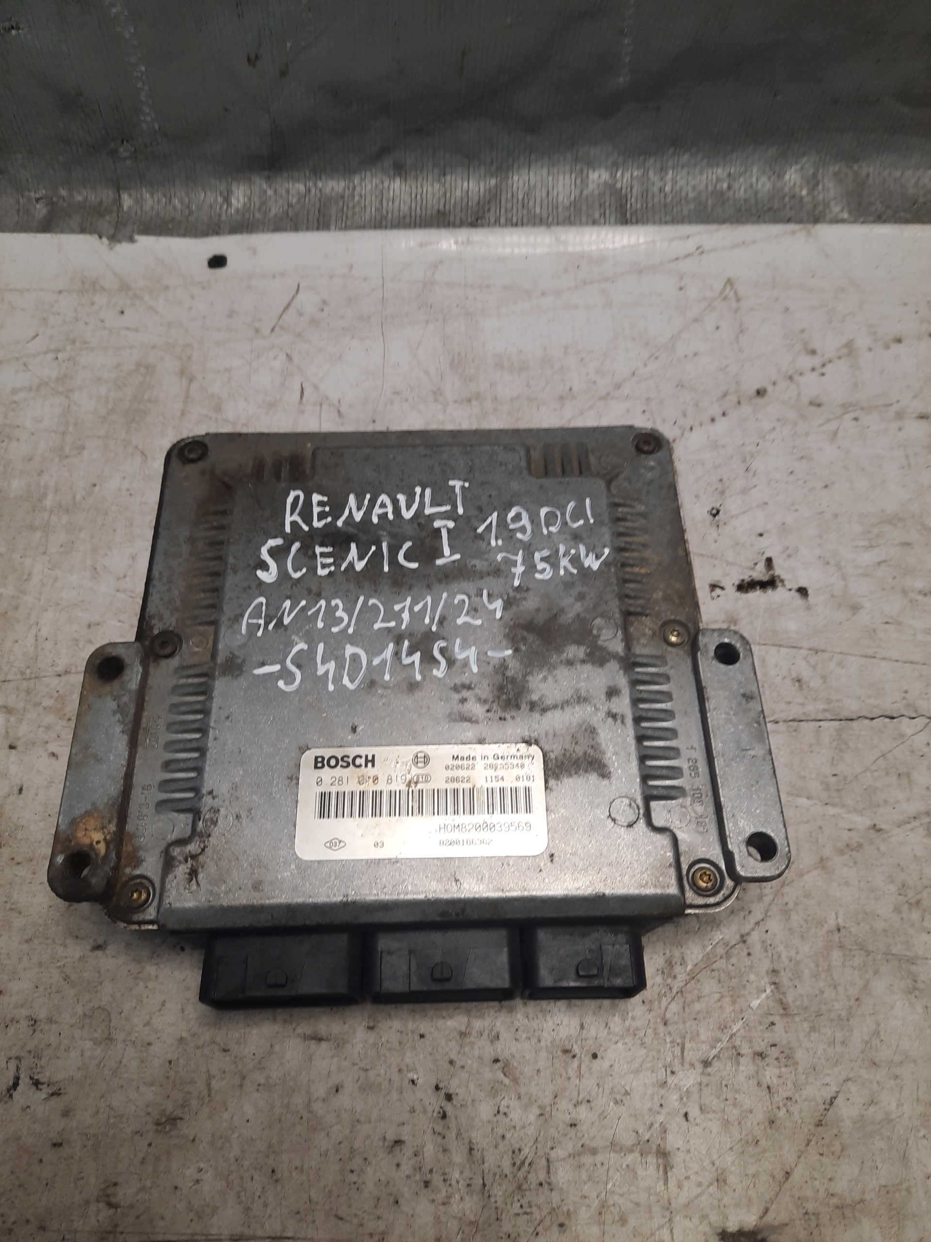 control unit of the engine RENAULT SCENIC 1.9 DCI 0281010819
