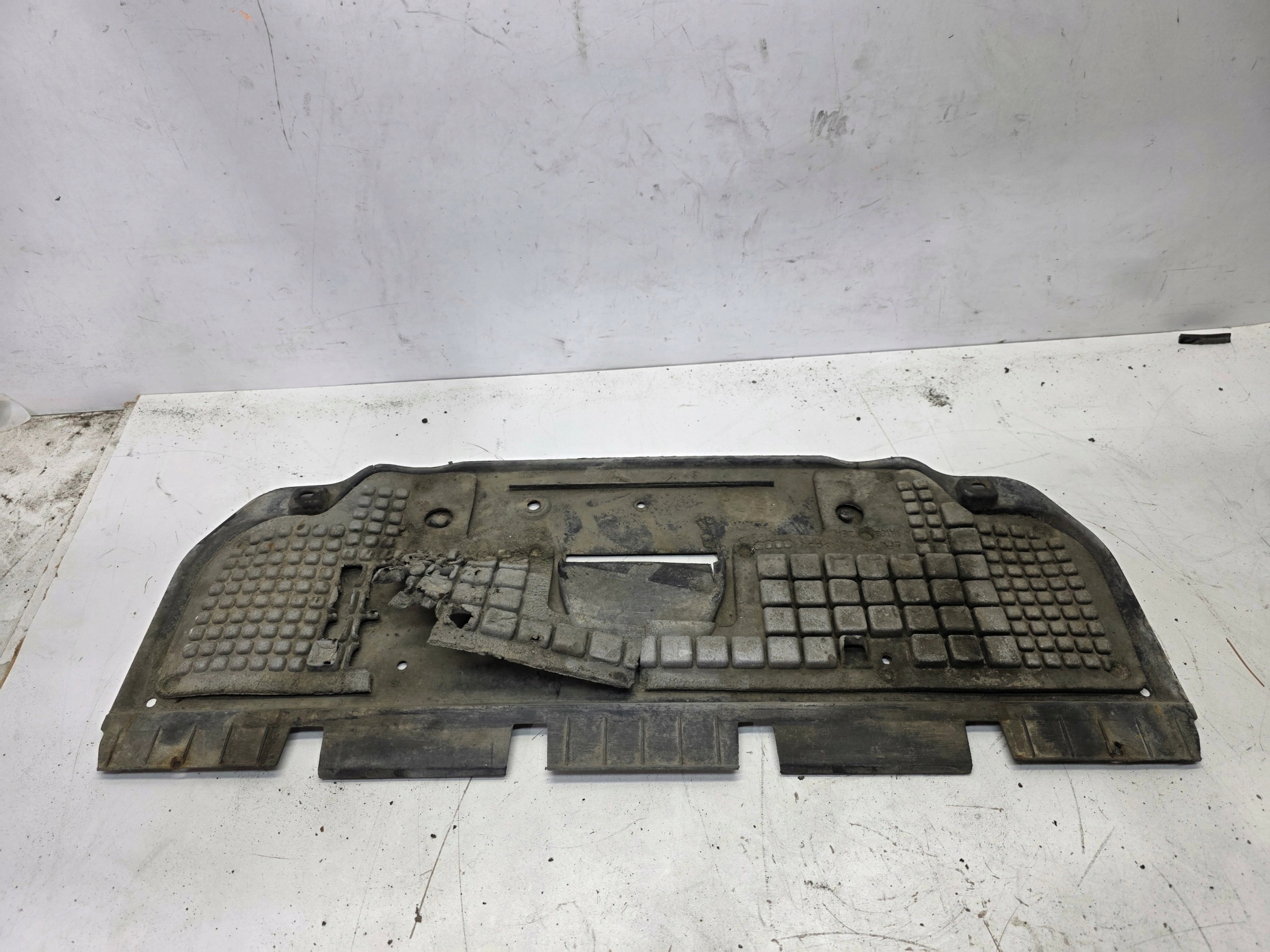 blende abdeckung abdeckung unter getriebe AUDI A6 C6 4F0863822A