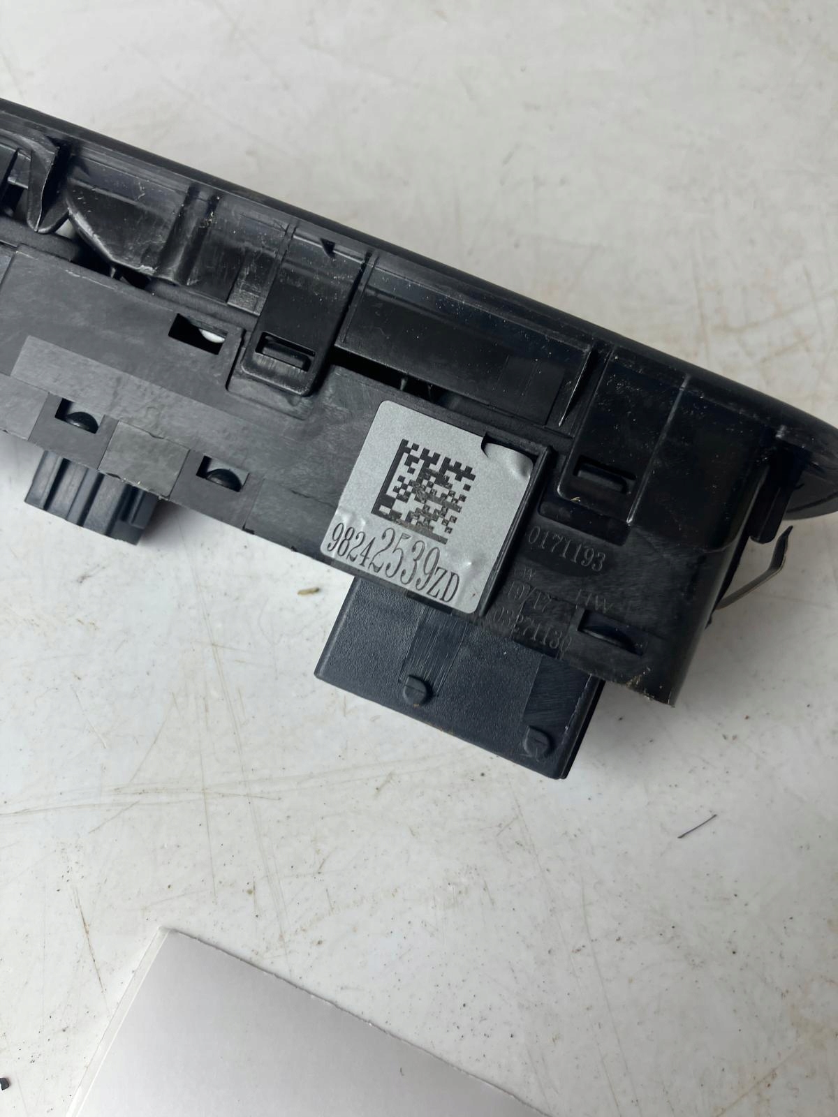 window control switch of mirrors PEUGEOT 208 2008 98242539ZD