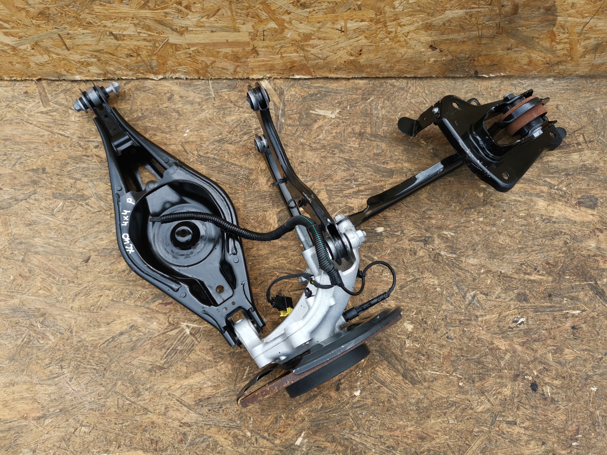 swing arm rear part side right VOLVO XC40 4WD