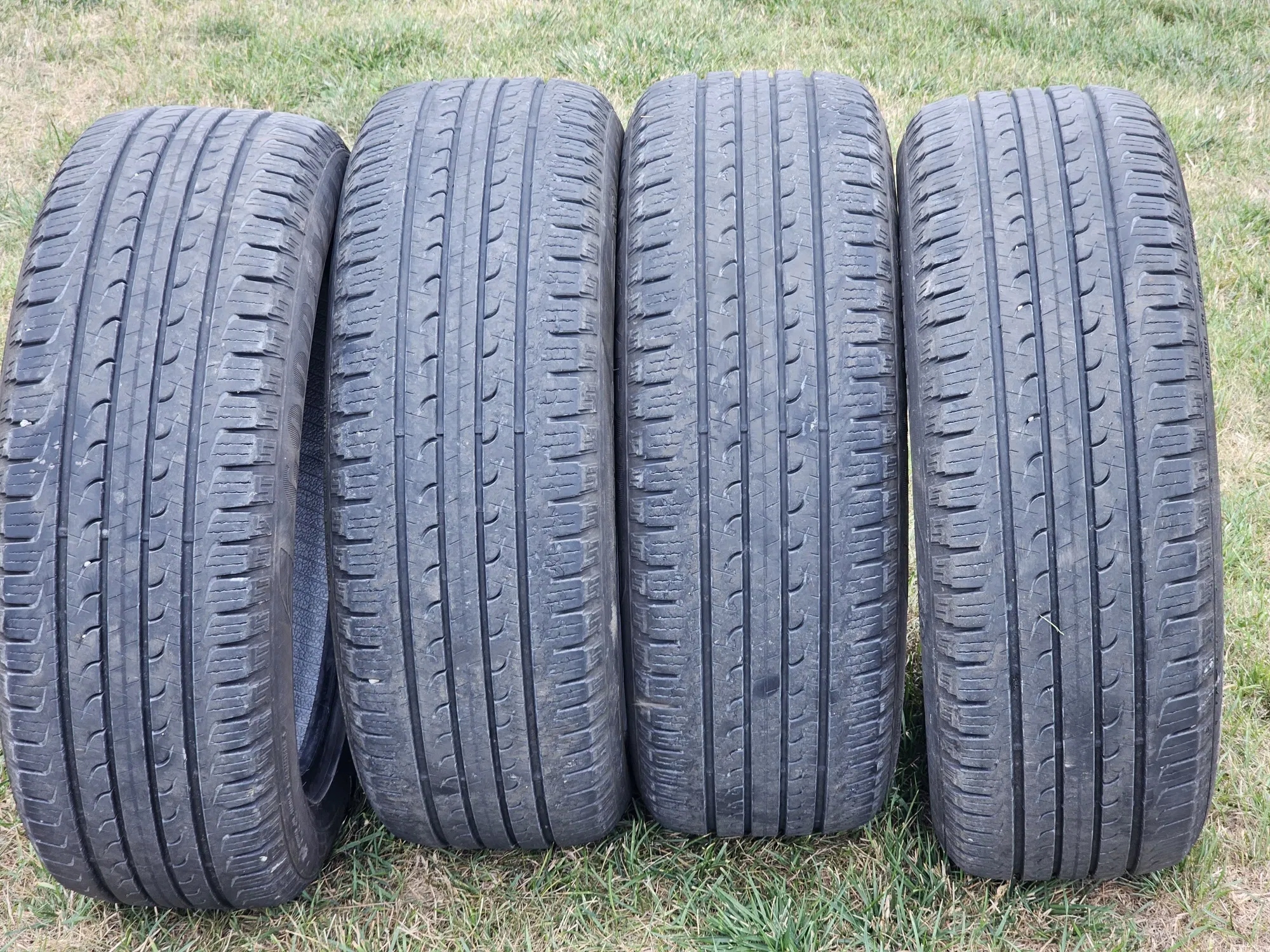 215/65R16 98V Goodyear efficient grip suv 4x4