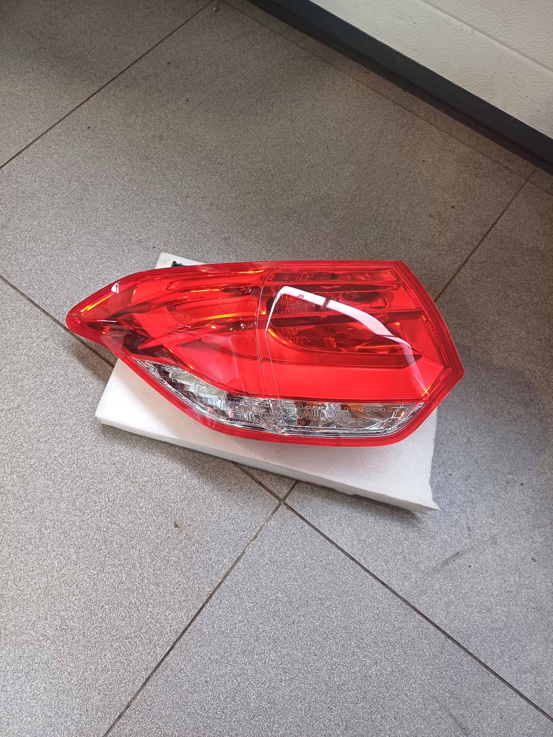 light left rear part Citroen C4 II 9801855380