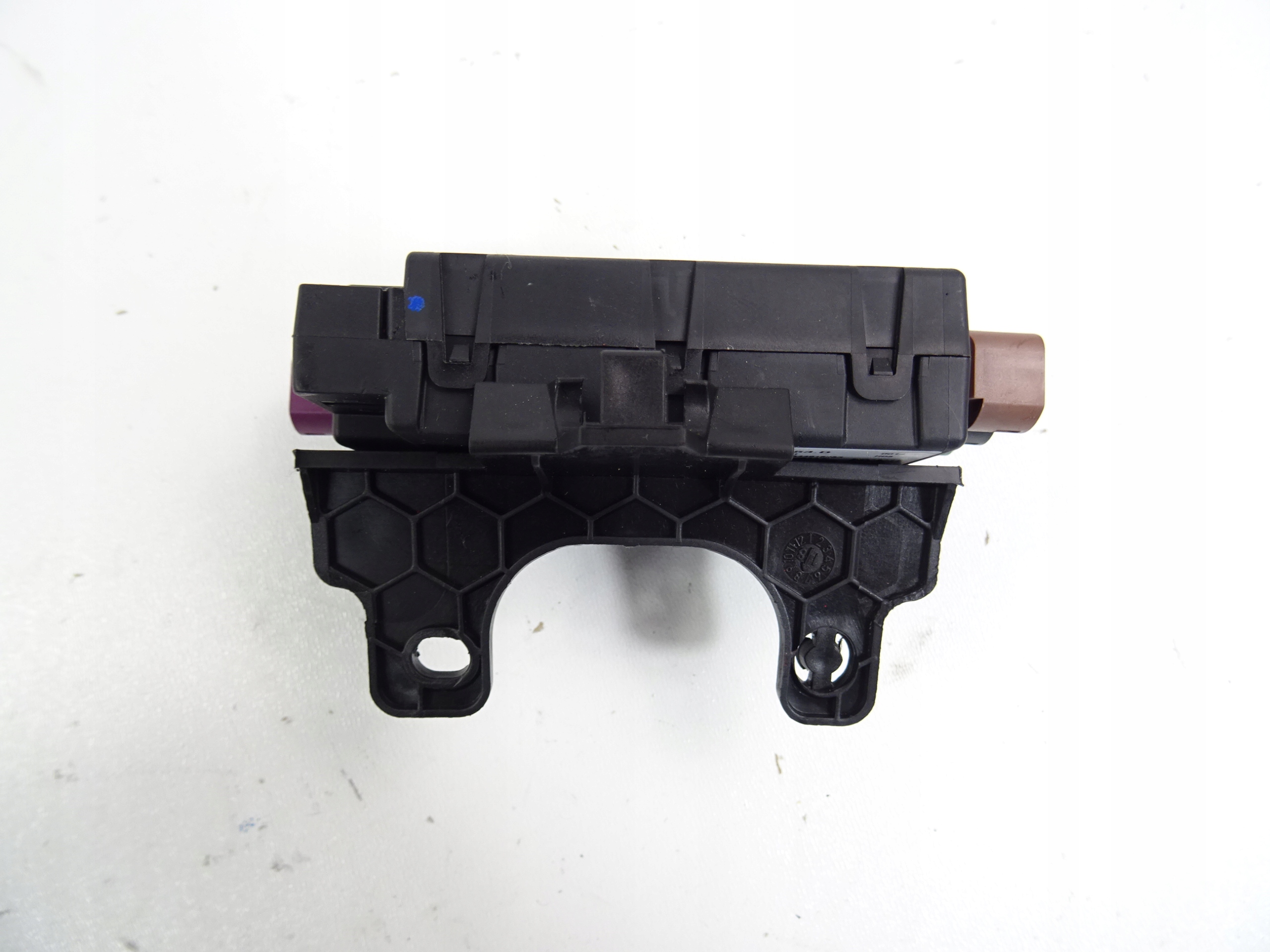 VW T-ROC MODUŁ STEROWNIK USB MOCOWANIE 5G0035953D 5QA035643 Producent części Volkswagen OE